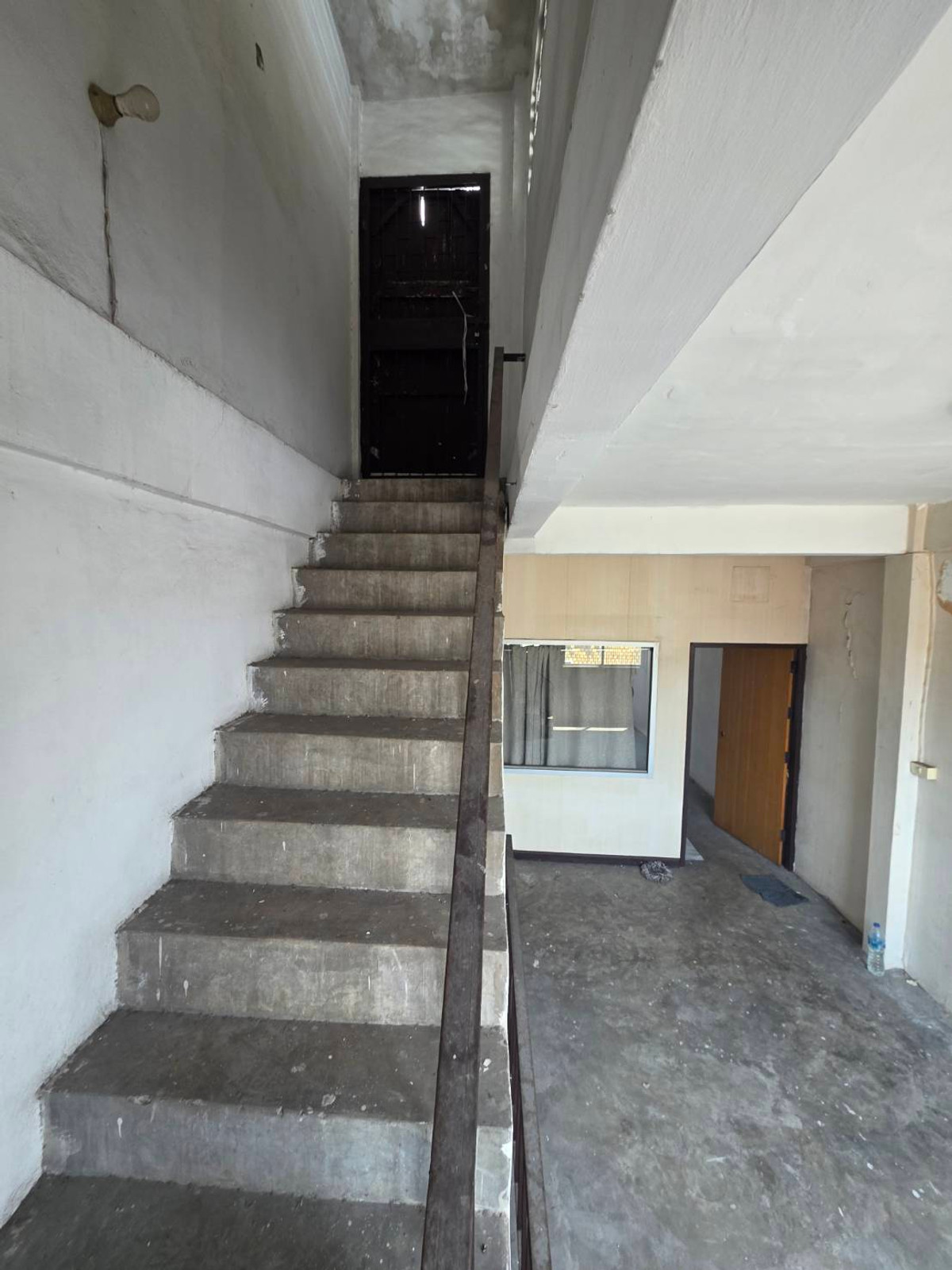 For RentShop HouseKasetsart, Ratchayothin : Commercial building for rent, near Senanikom BTS, only 3 minutes.