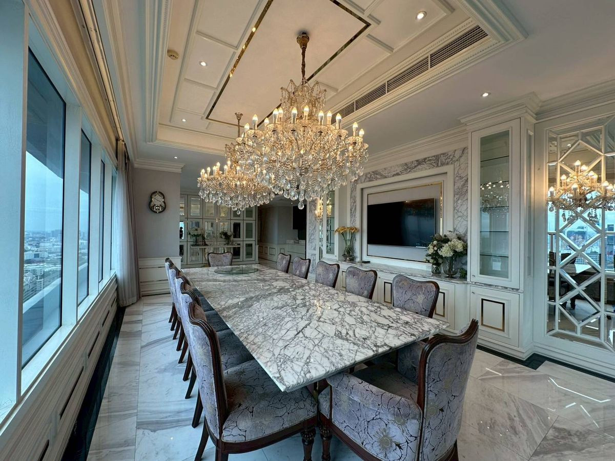 For RentCondoRama9, Petchburi, RCA : LV-690015 Penthouse for rent, Q Asoke project, size 5 bedrooms, 6 bathrooms, high floor, fully decorated, Classic Luxury, near MRT Phetchaburi.