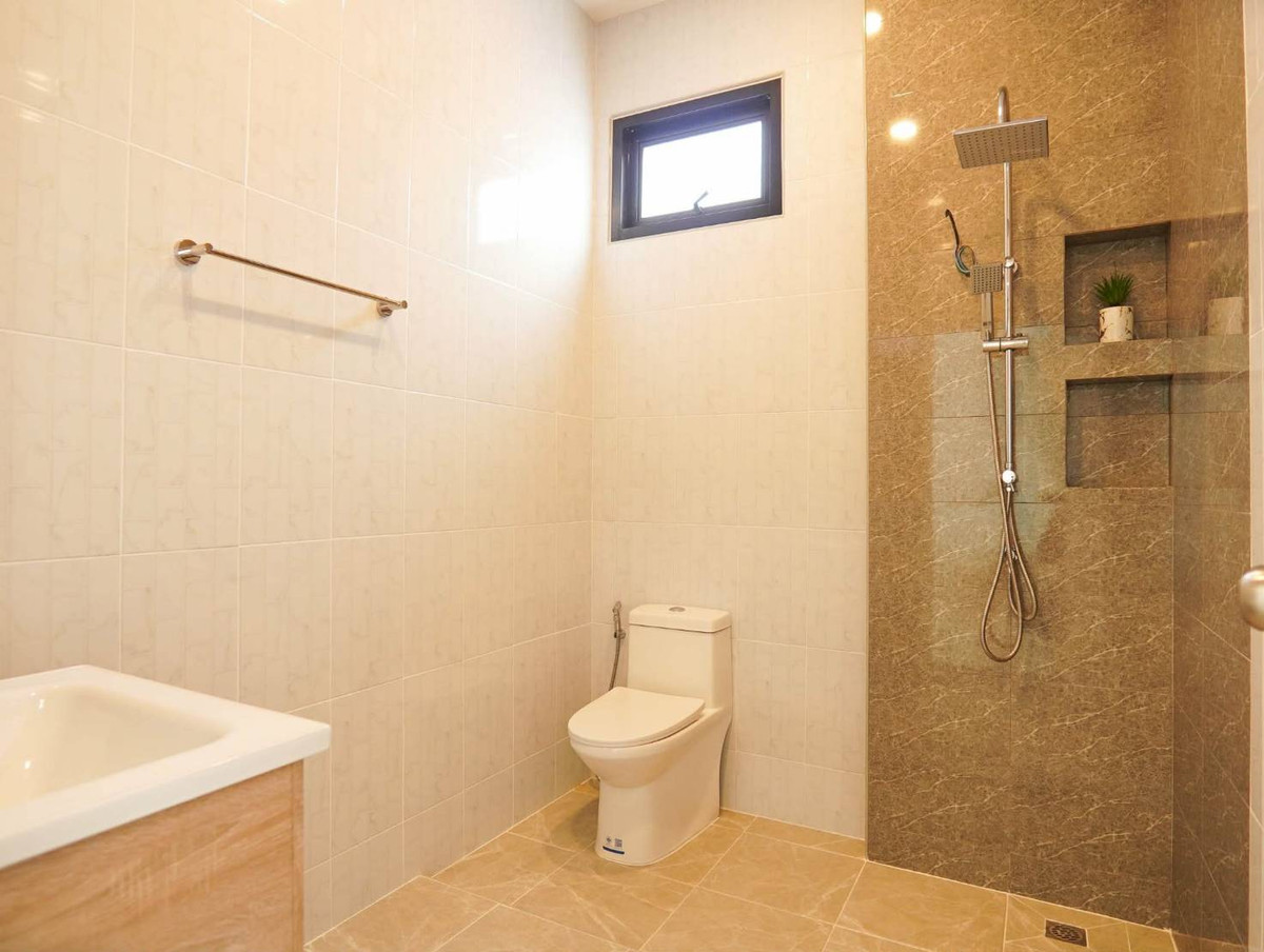 For SaleHousePattaya, Bangsaen, Chonburi : Village Pattaya Rungrueng / 3 Bedrooms (For Sale), Moo Baan Pattaya Rungrueng / 3 Bedrooms (FOR SALE) BEWN083