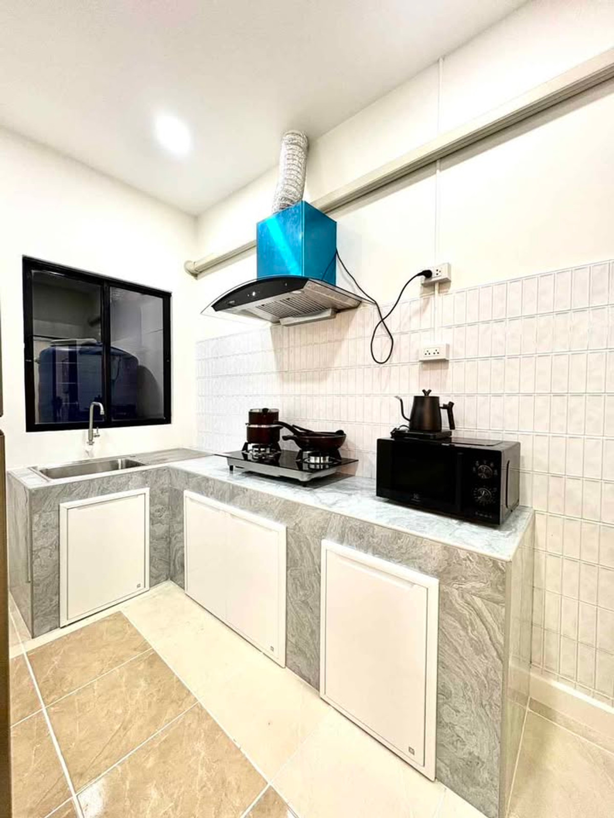 For RentHouseRatchadapisek, Huaikwang, Suttisan : Single house for rent in Huai Khwang area. Fully furnished, ready to move in