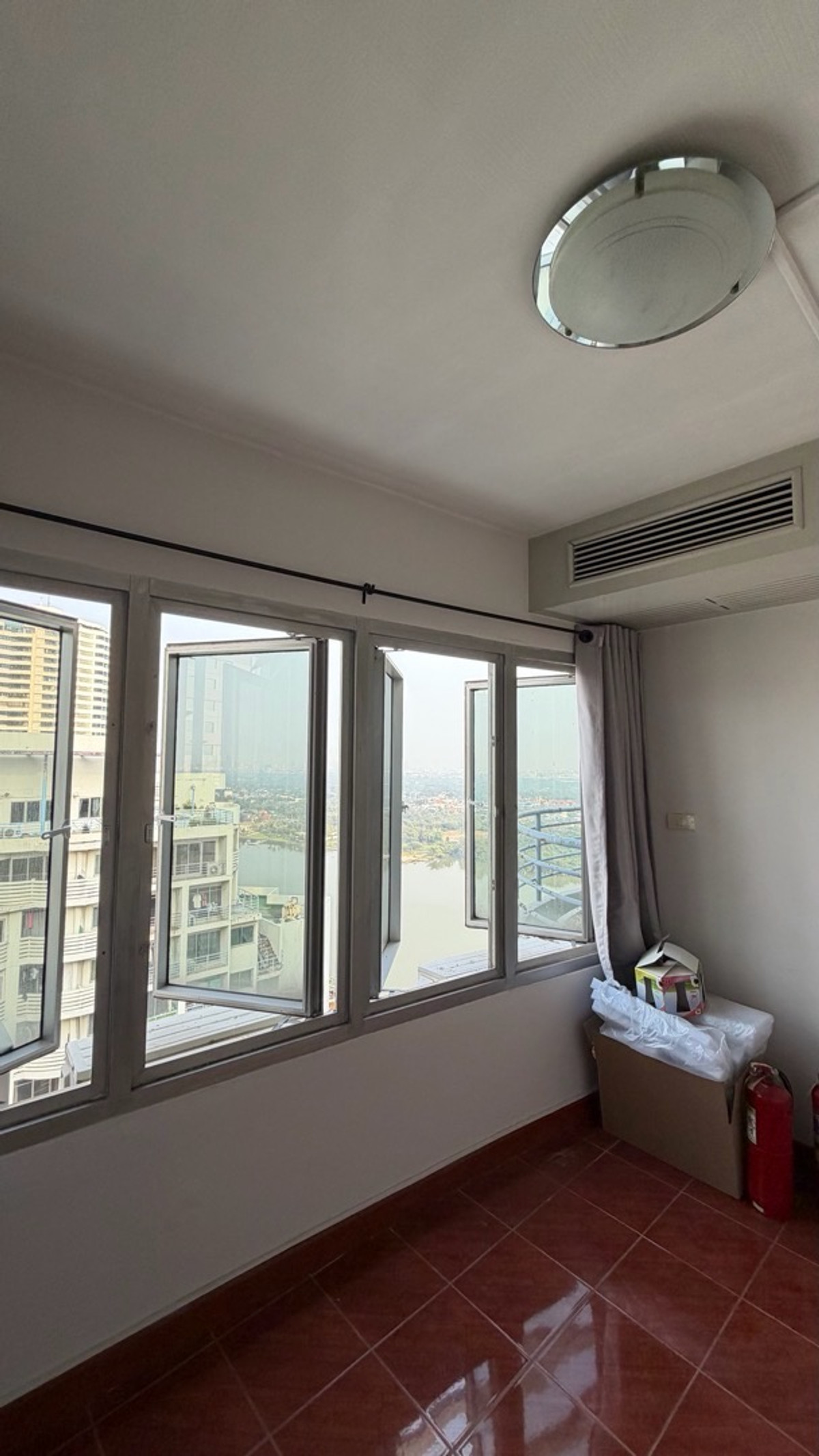 ขายคอนโดพระราม 3 สาธุประดิษฐ์ : SV City พระราม 3 อาคาร 7 ชั้น 26–27 ห้องสูง โปร่ง โล่ง ลมดี หันทิศตะวันออก รับแดดเช้าอ่อน ๆ ไม่ร้อนบ่าย พื้นที่ใช้สอย 179.64 ตร.ม.