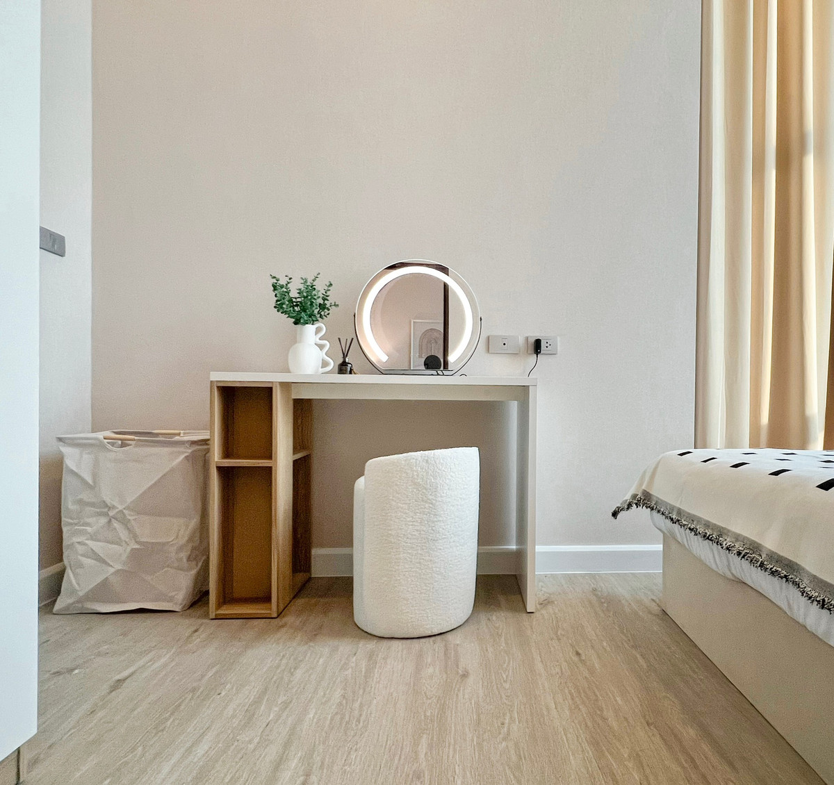 For RentCondoOnnut, Udomsuk : Condo for rent The Sky Sukhumvit Duplex room, beautiful, right on the cover, near Udomsuk BTS.