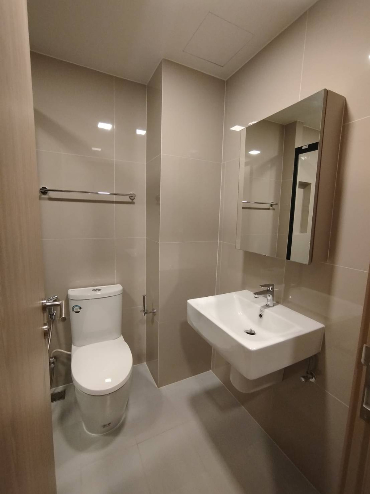 For RentCondoWongwianyai, Charoennakor : OMG3160  [ FLO by Sansiri ]  Fully furnished Studio unit -near ICON SIAM - for RENT 23-Mar-26