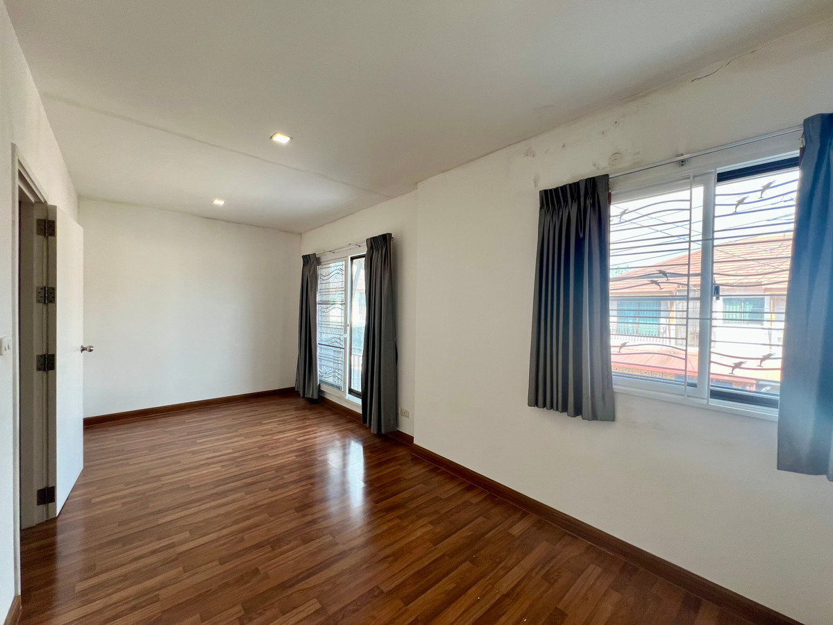 For SaleTownhomePattanakan, Srinakarin : For Sale: 2-Storey Townhome at Pruksa Ville 73 Pattanakarn 38 | Balinese-Modern Design | Near Airport Rail Link Huamak & BTS On Nut