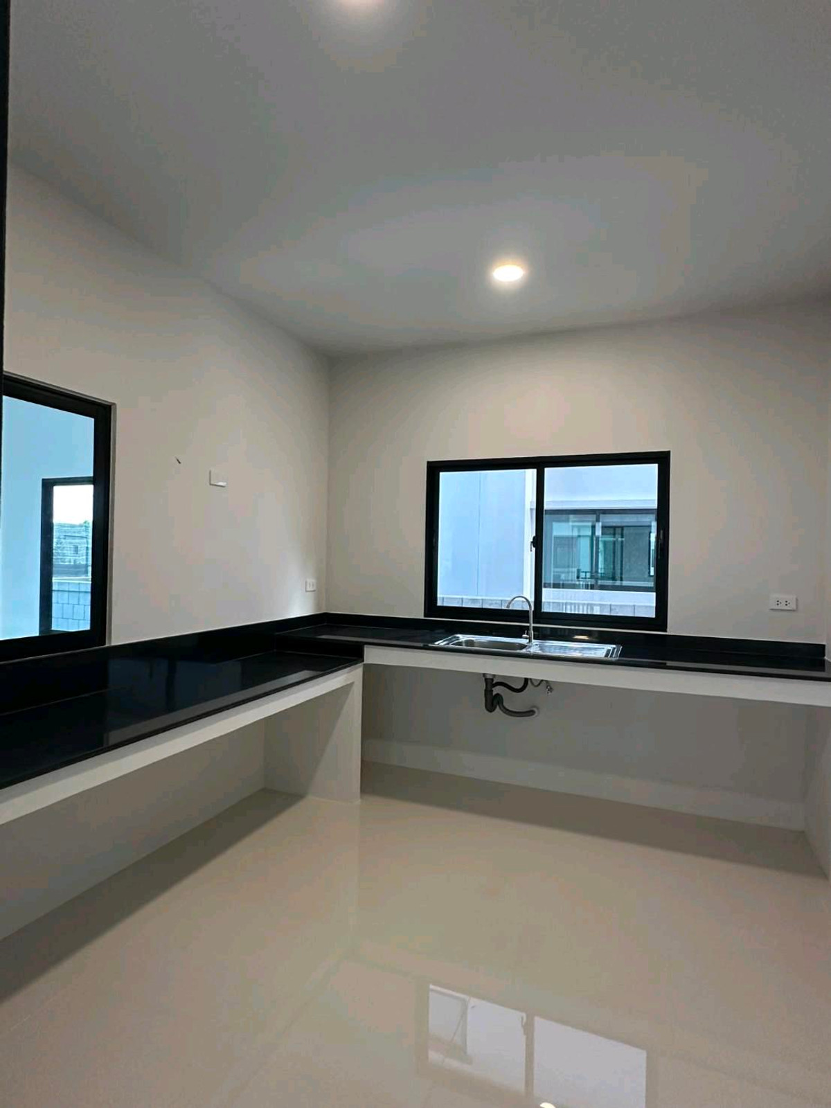 For SaleHouseBangna, Bearing, Lasalle : Single house for sale, corner plot, Soi Sriwaree, Long Yai, good price.