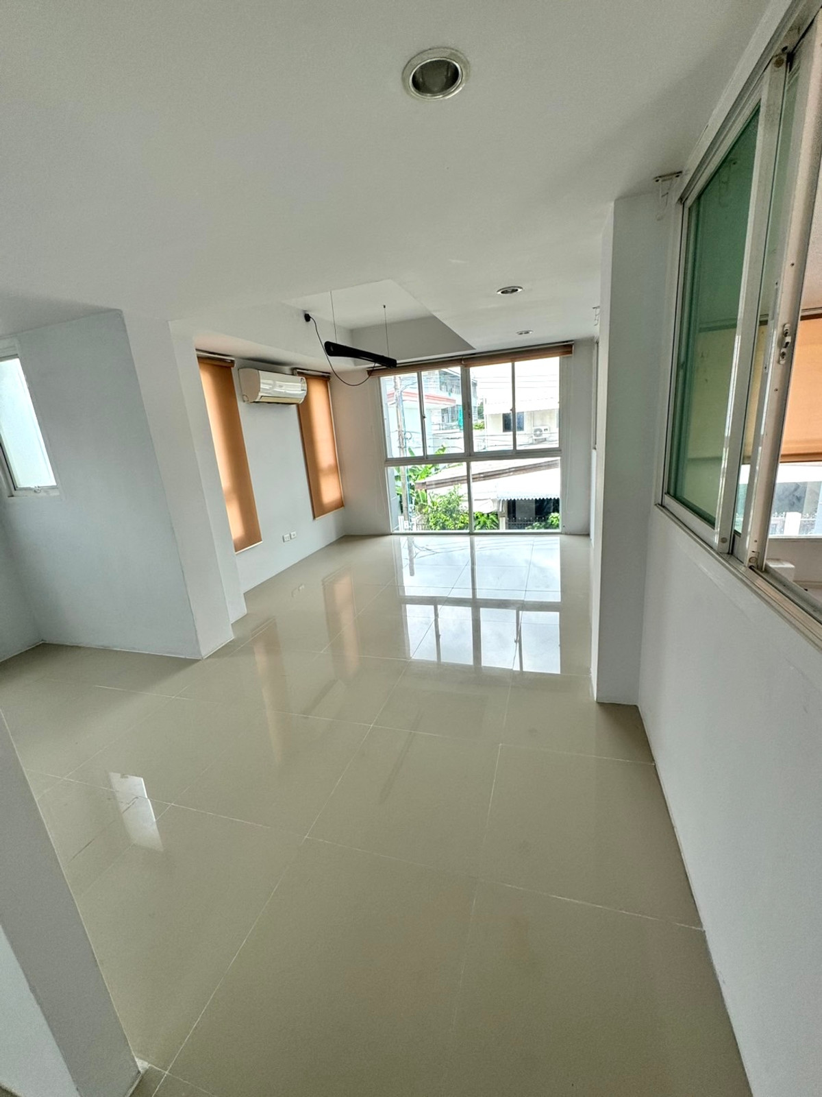 ให้เช่าทาวน์โฮมสุขุมวิท อโศก ทองหล่อ : Townhome Pridi 31 near Ekkamai: 27sqwah 178sqm. 75,000/mth. Am: 0656199198
