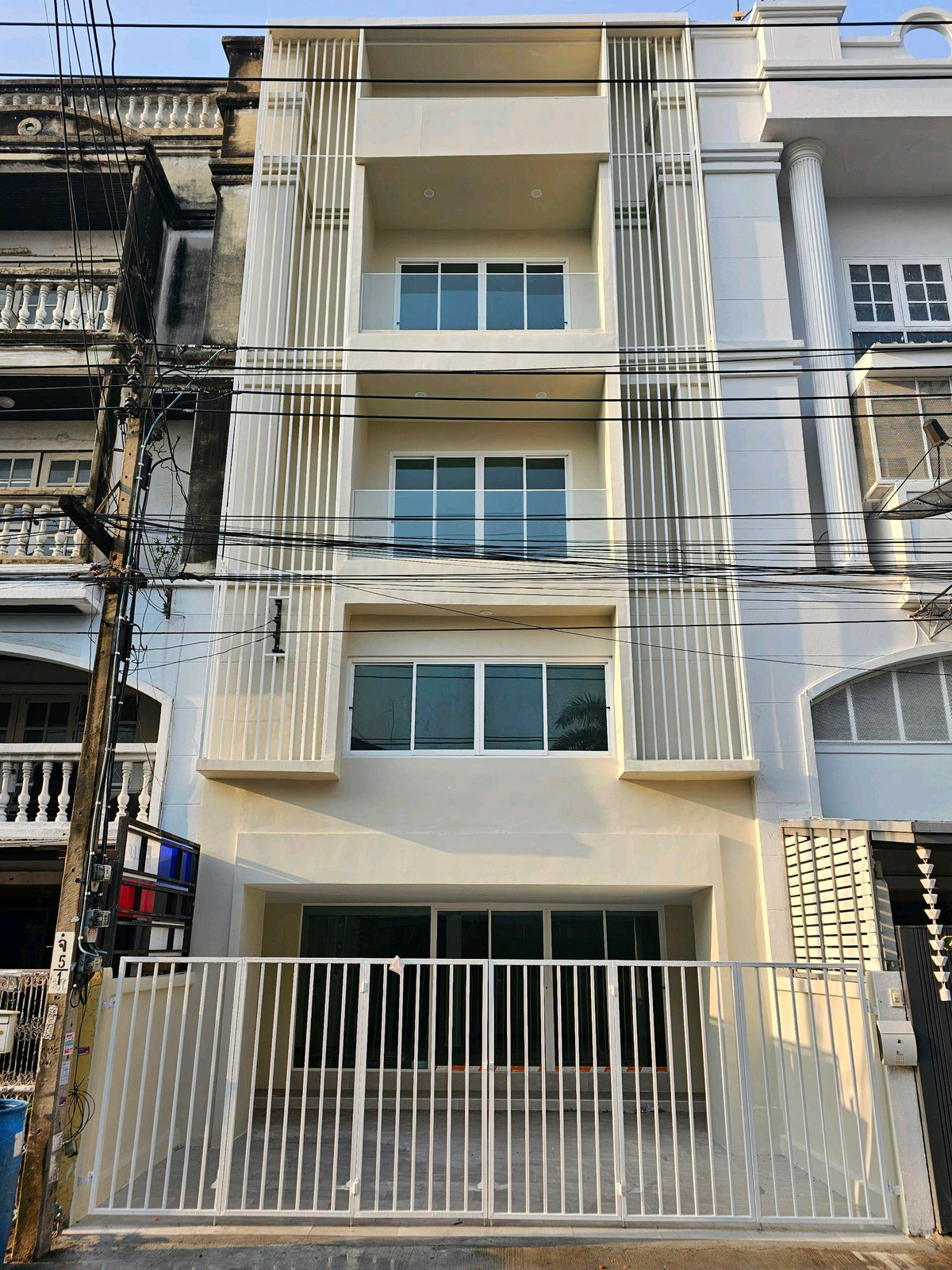 ขายโฮมออฟฟิศโชคชัย4 ลาดพร้าว71 : ขาย ถูก 🎉 โฮมออฟฟิศ 4 ชั้น นาคนิวาส 22 แต่งใหม่ สวย พร้อมอยู่ 4 ห้องนอน 3 ห้องน้ำ 28 ตร.วา ใกล้ 7-11 ตลาด ทำเลดีมาก ☎️ 094-429-7915 (เปิ้ล)