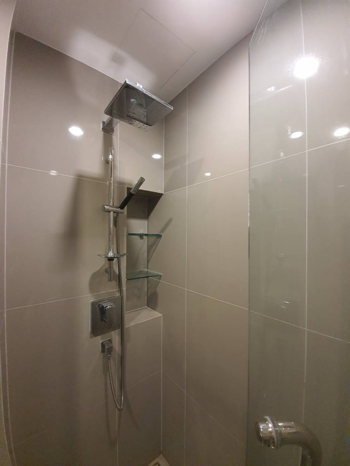 ให้เช่าคอนโดพระราม 9 เพชรบุรีตัดใหม่ RCA : ให้เช่า Ideo Mobi Asoke 