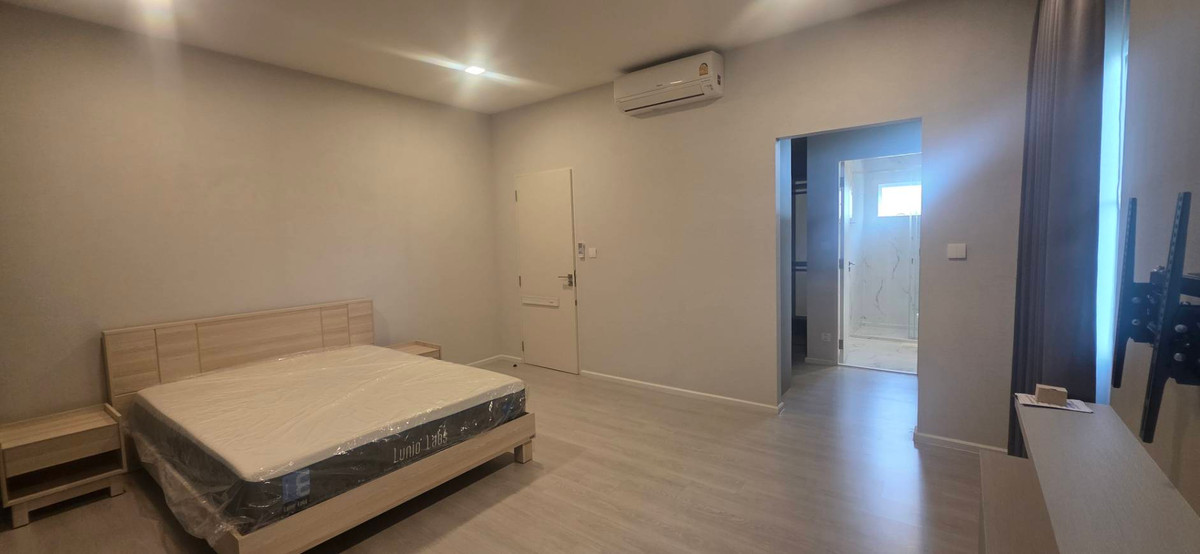 ขายบ้านลาดกระบัง สุวรรณภูมิ : ขายถูกมาก บ้านหลังมุม มัณฑนา2 มอเตอร์เวย์ - กรุงเทพกรีฑาตัดใหม่ ลาดกระบัง สุวรรณภูมิ ต้นโครงการ หน้าบ้านไม่ชนกับใคร 