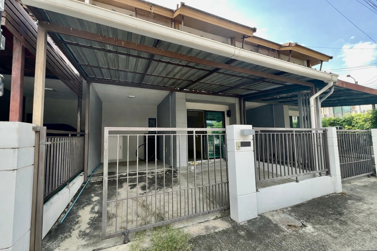 For SaleTownhomePattanakan, Srinakarin : For Sale: 2-Storey Townhome at Pruksa Ville 73 Pattanakarn 38 | Balinese-Modern Design | Near Airport Rail Link Huamak & BTS On Nut