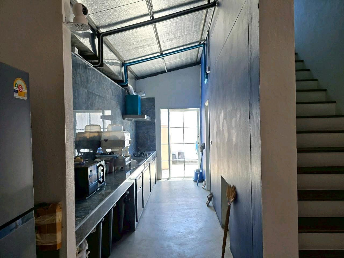 For RentWarehousePhutthamonthon, Salaya : 🏭Warehouse for rent with 2-story office + residence | Line 2 Bangkok | 405 sq m | 3-phase power | Electric door