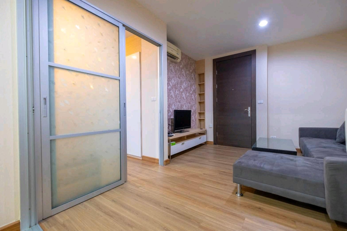 For RentCondoRatchadapisek, Huaikwang, Suttisan : ✨ Condo next to MRT 0 meters, very convenient to travel, high view, open, not blocked, east direction, good wind, morning sun 🌤️
