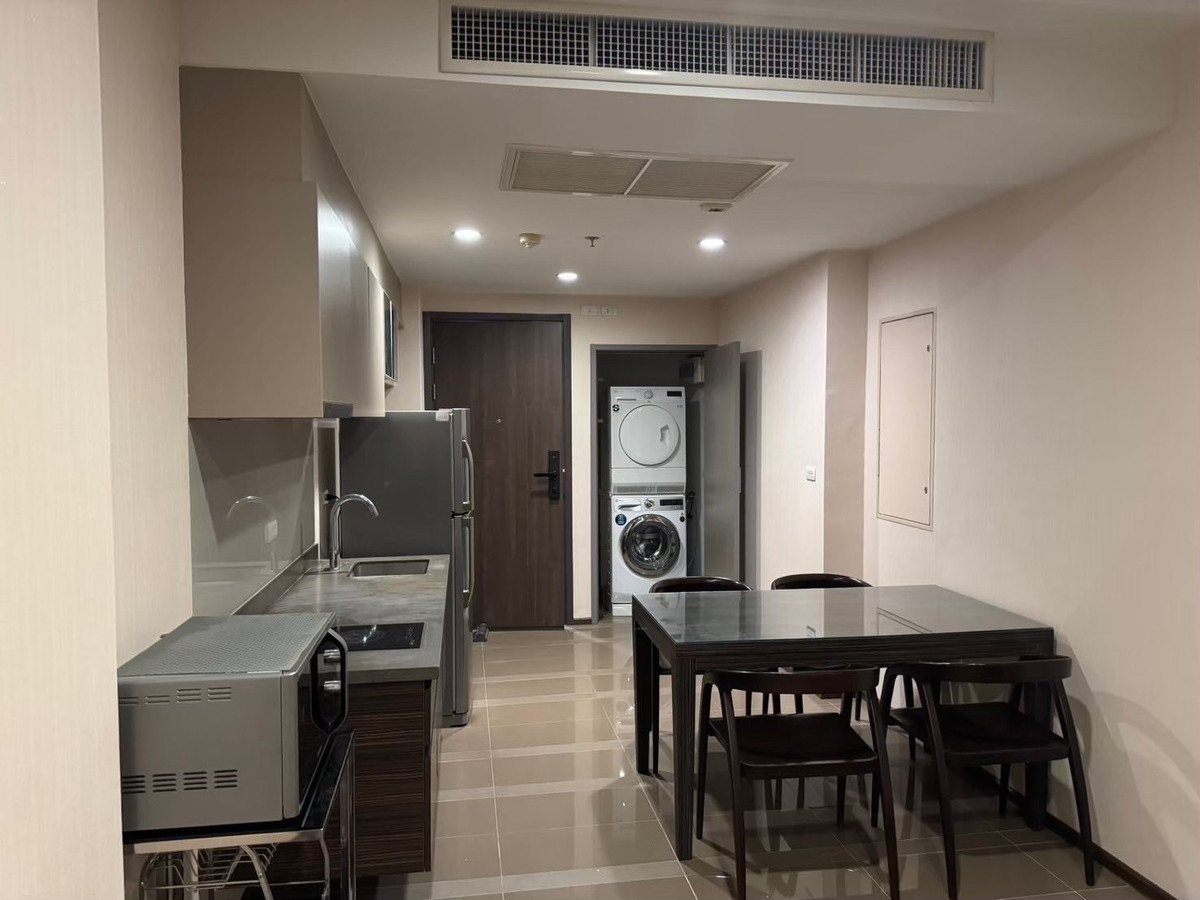 For RentCondoWongwianyai, Charoennakor : TEAL Sathorn - Taksin, near Wongwian Yai BTS station, about 200 meters, convenient travel, safe, good environment.