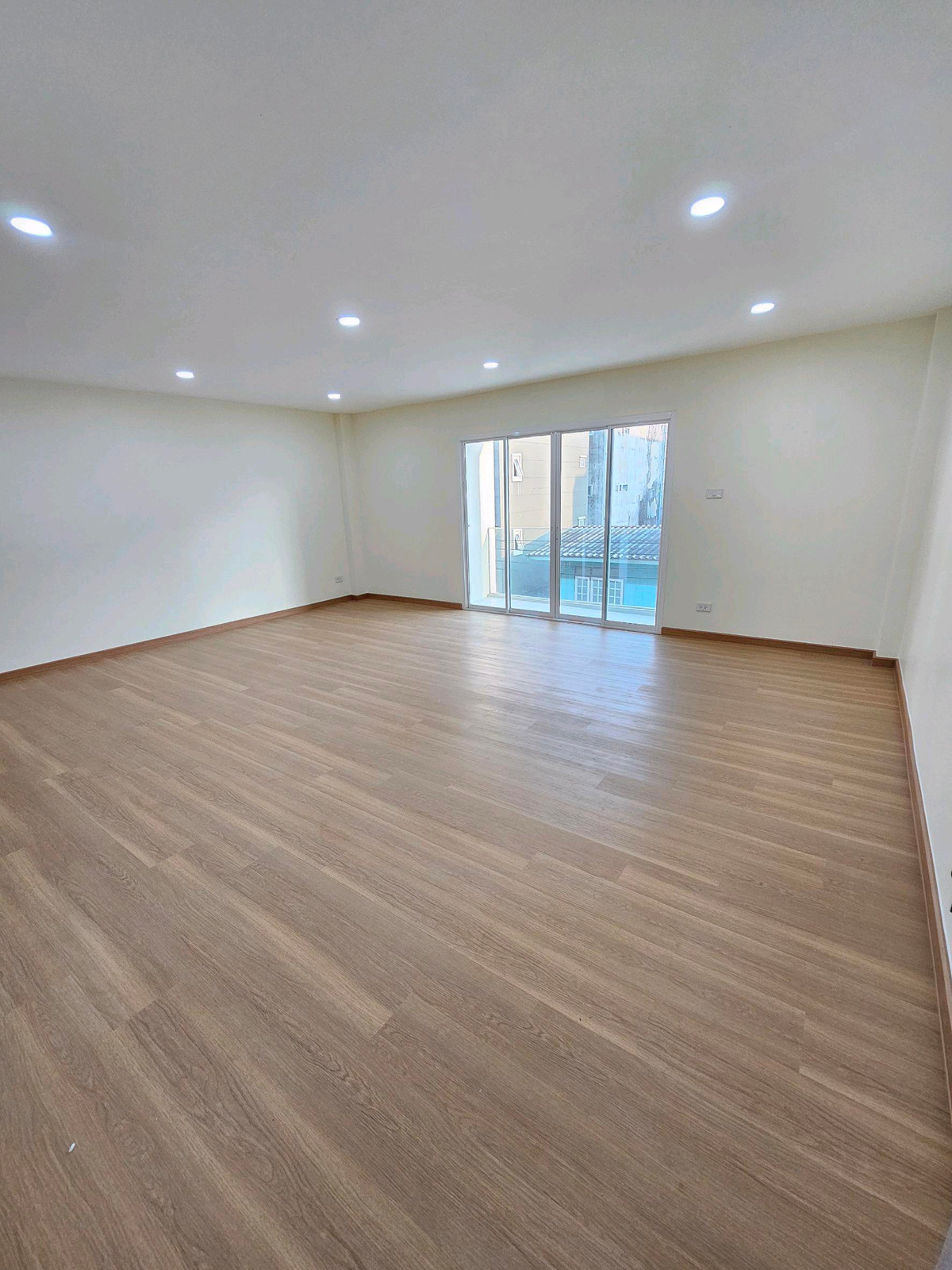 For SaleHome OfficeChokchai 4, Ladprao 71, Ladprao 48, : For sale cheap 🎉 4-story home office, Nakniwat 22, newly decorated, beautiful, ready to move in, 4 bedrooms, 3 bathrooms, 28 sq m, near 7-11 market, very good location ☎️ 094-429-7915 (Ple)