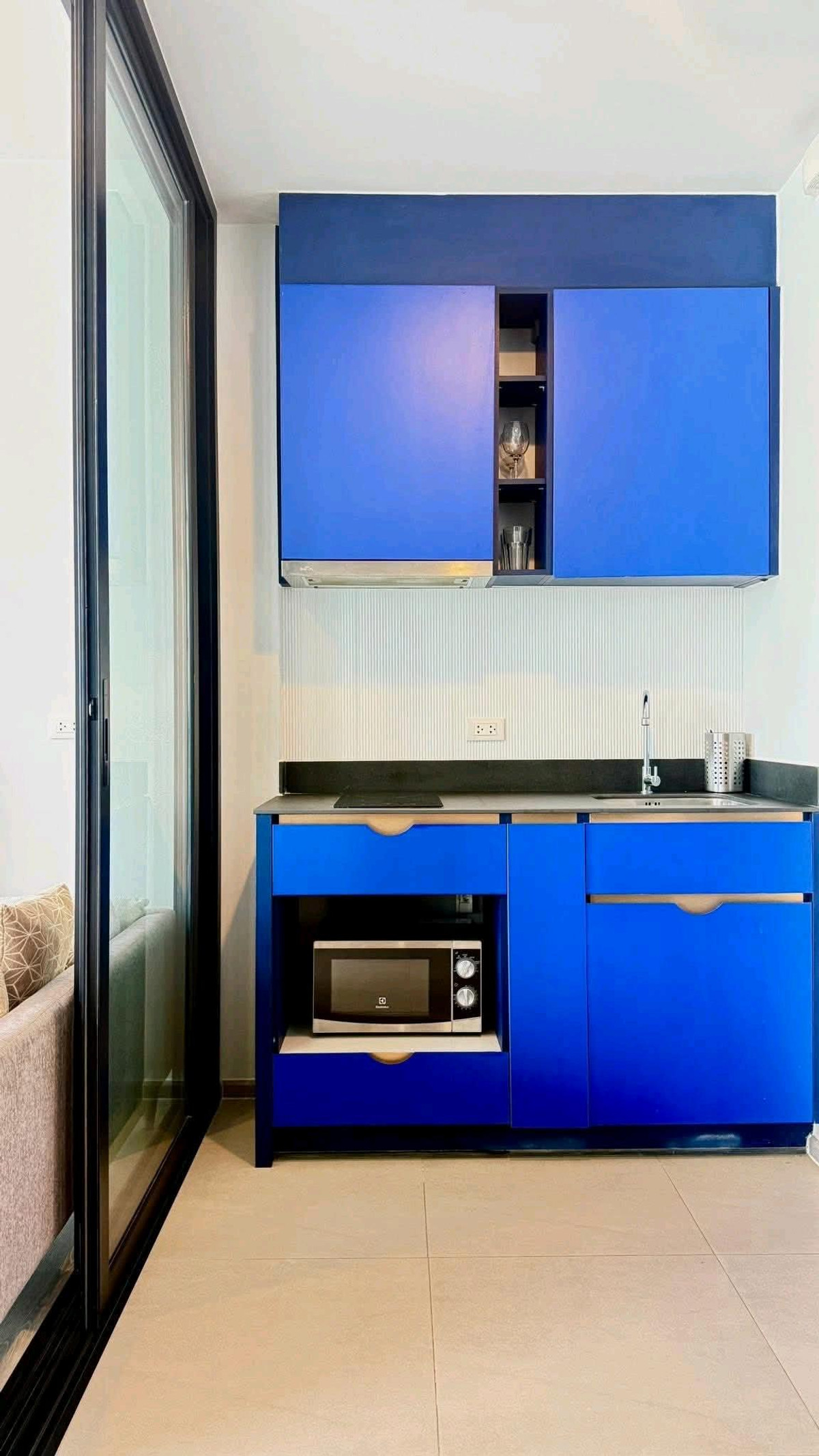 ให้เช่าคอนโดสุขุมวิท อโศก ทองหล่อ : ให้เช่า คอนโดหรูย่านเอกมัย แต่งครบ พร้อมเข้าอยู่ 10 มี.ค. 69 ใกล้🚆 BTS เอกมัย