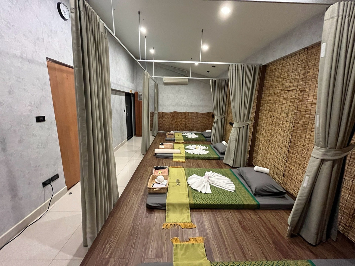 เซ้งร้านค้า/ตลาดนัดสุขุมวิท อโศก ทองหล่อ : เซ้งกิจการ พรีเมี่ยม สปา สุดหรู เอกมัย สุขุมวิท 63 ที่จอดรถ 3-4 คัน ห้องนวด เตียงนวด สระผมเวียดนาม สปา อโรมา ขัดผิว คุ้มมาก ตกแต่งเกือบ 5 ล้านบาท