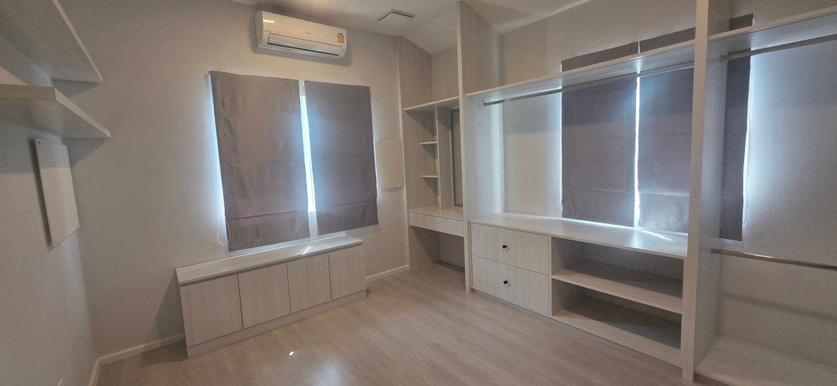 ขายบ้านลาดกระบัง สุวรรณภูมิ : ขายถูกมาก บ้านหลังมุม มัณฑนา2 มอเตอร์เวย์ - กรุงเทพกรีฑาตัดใหม่ ลาดกระบัง สุวรรณภูมิ ต้นโครงการ หน้าบ้านไม่ชนกับใคร 