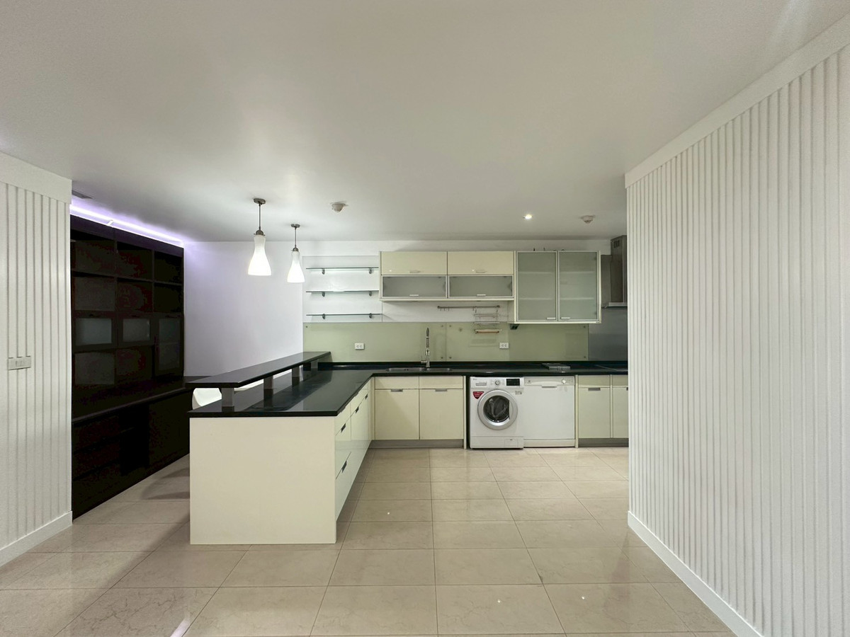 For RentCondoOnnut, Udomsuk : Condo for rent, Baan Ananda, Sukhumvit-Ekkamai area, 2 bedrooms, 152 sq m, near BTS Ekkamai-Thonglor.