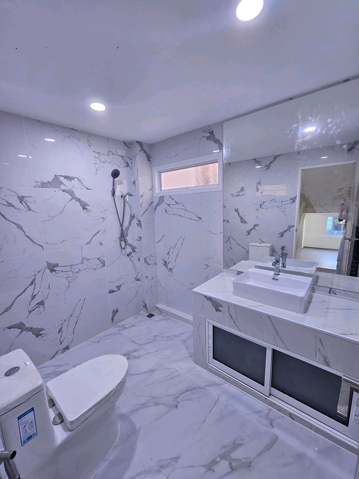 For SaleHome OfficeChokchai 4, Ladprao 71, Ladprao 48, : For sale cheap 🎉 4-story home office, Nakniwat 22, newly decorated, beautiful, ready to move in, 4 bedrooms, 3 bathrooms, 28 sq m, near 7-11 market, very good location ☎️ 094-429-7915 (Ple)