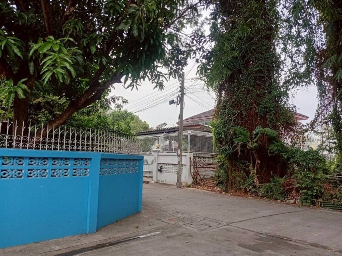 For SaleHouseLadprao101, Happy Land, The Mall Bang Kapi : Corner house 107 sq m, 3 bedrooms, 3 bathrooms, 2-story detached house, Nawamin 70, Bang Kapi.