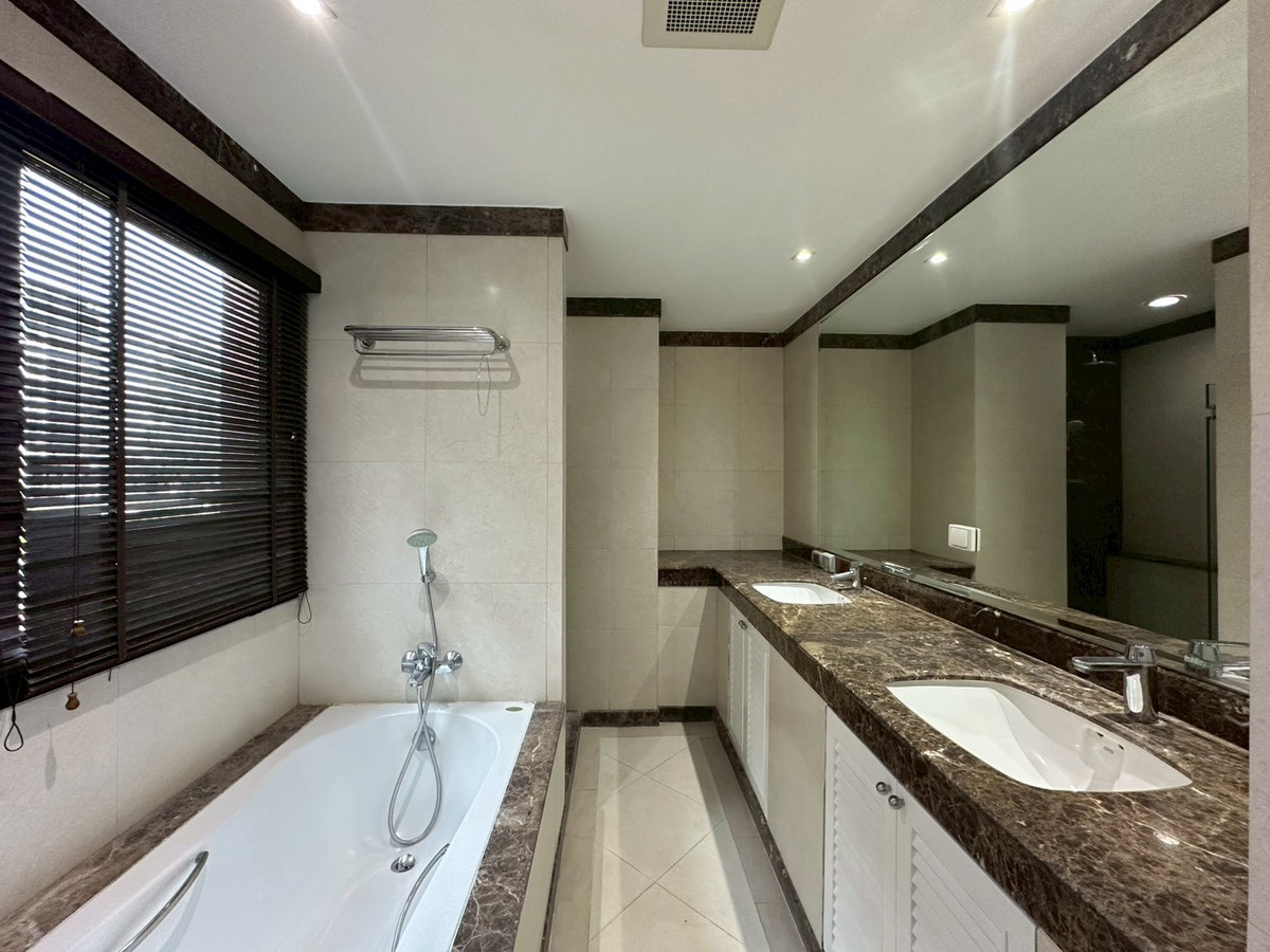 For RentCondoOnnut, Udomsuk : Condo for rent, Baan Ananda, Sukhumvit-Ekkamai area, 2 bedrooms, 152 sq m, near BTS Ekkamai-Thonglor.