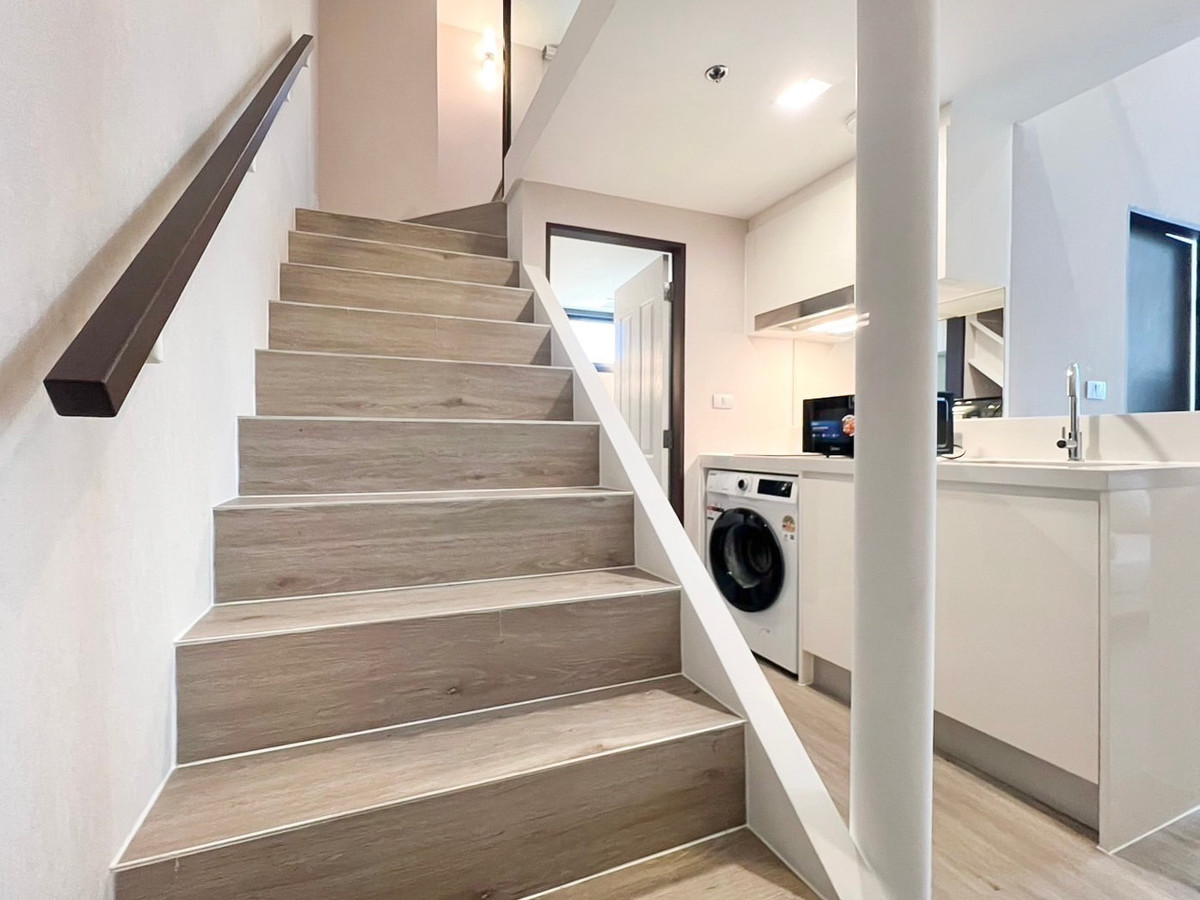 For RentCondoOnnut, Udomsuk : Condo for rent The Sky Sukhumvit Duplex room, beautiful, right on the cover, near Udomsuk BTS.