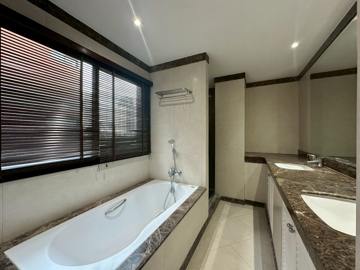 For RentCondoOnnut, Udomsuk : Condo for rent, Baan Ananda, Sukhumvit-Ekkamai area, 2 bedrooms, 152 sq m, near BTS Ekkamai-Thonglor.