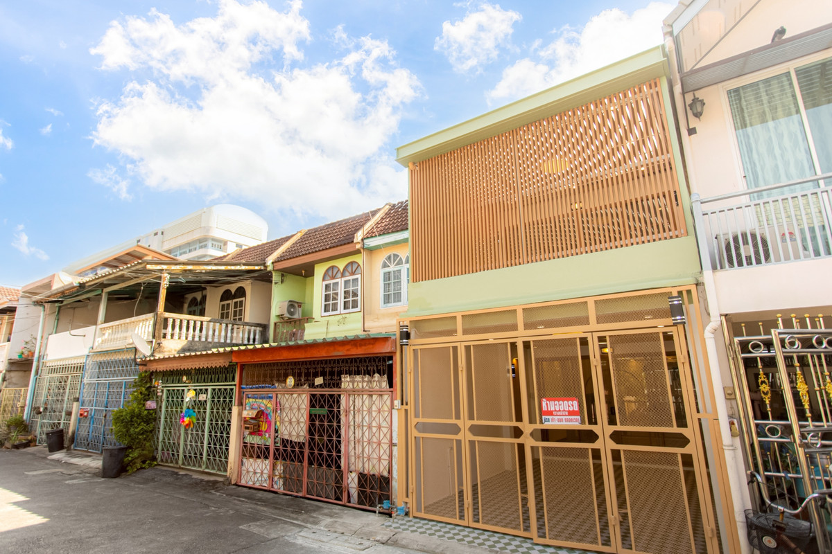 ขายทาวน์โฮมโชคชัย4 ลาดพร้าว71 : CB104♛♚ทาวน์เฮ้าส์ 2 ห้องนอน ขาย⚝ลาดพร้าว 63♜BTS ลาดพร้าว 71∞065-9423251,099-5919653▚Line@newnormal