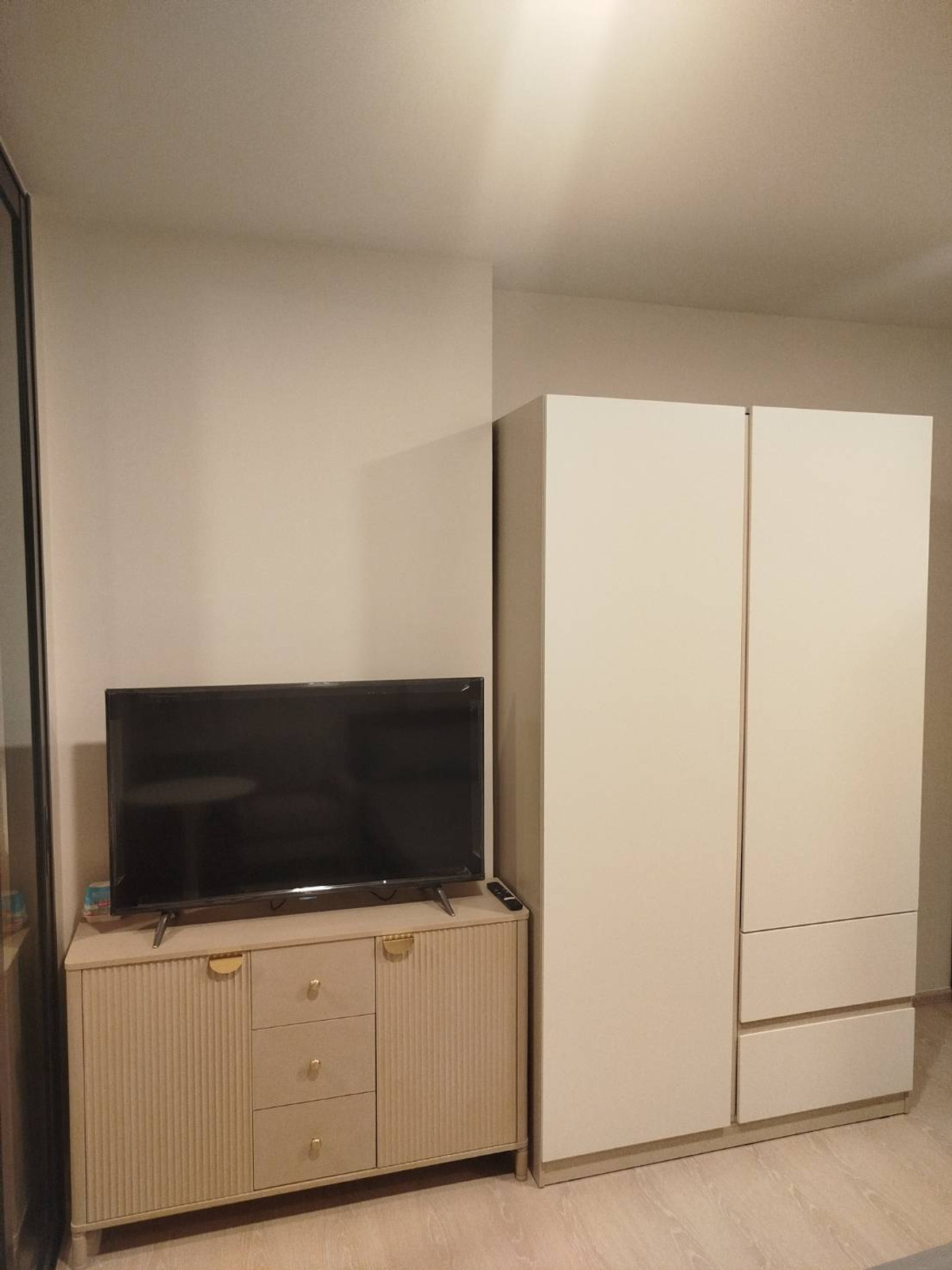 For RentCondoWongwianyai, Charoennakor : OMG3160  [ FLO by Sansiri ]  Fully furnished Studio unit -near ICON SIAM - for RENT 23-Mar-26