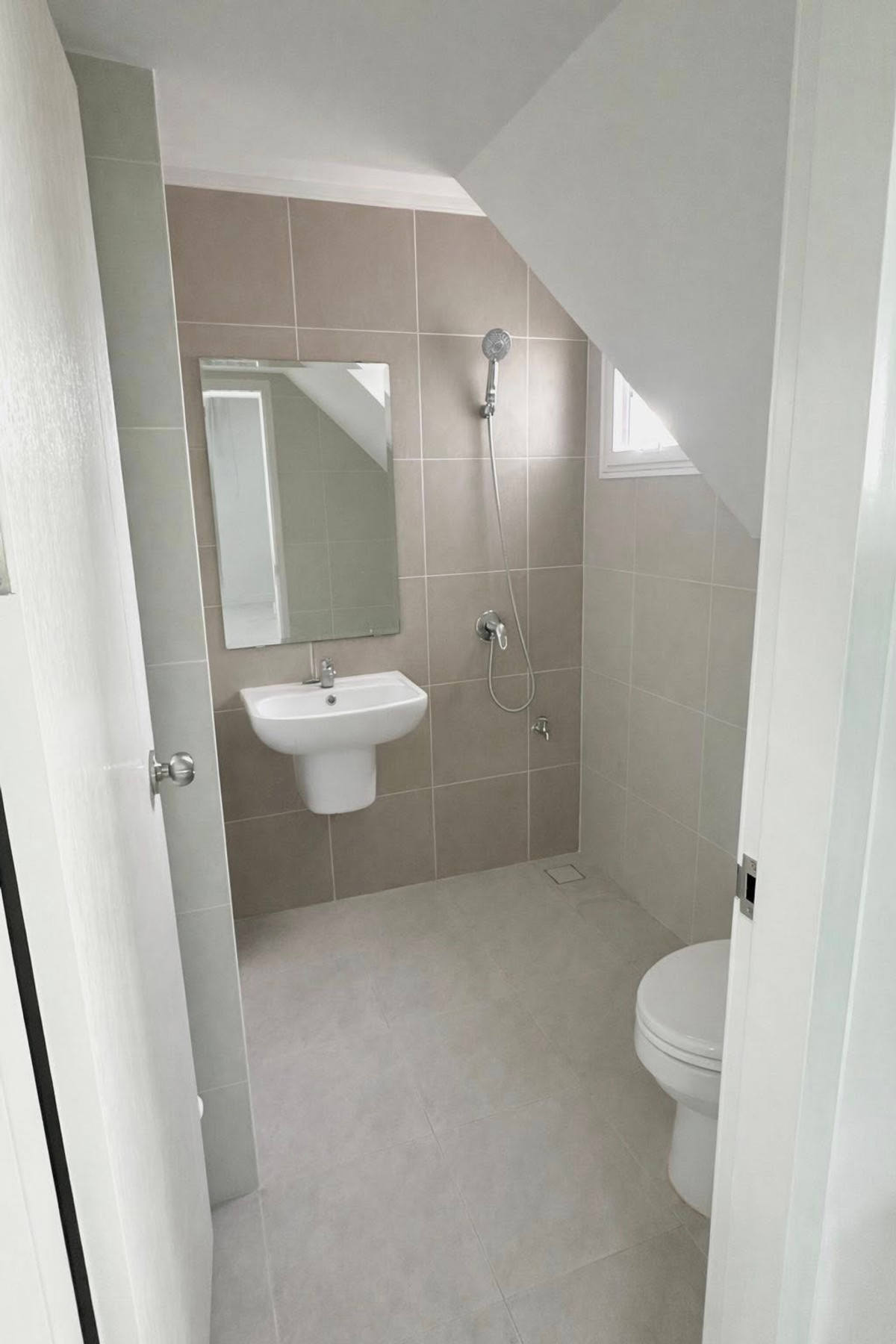 For SaleHouseLadkrabang, Suwannaphum Airport : 38.8 sq m, 3 bedrooms, 2 bathrooms, 2-story semi-detached house, Supalai Pride Bangna, Lat Krabang.