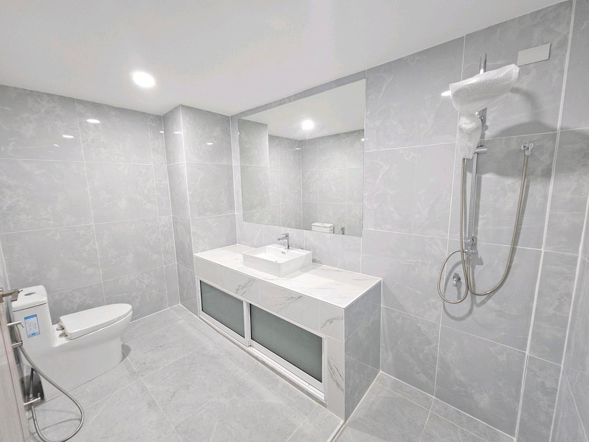 For SaleHome OfficeChokchai 4, Ladprao 71, Ladprao 48, : For sale cheap 🎉 4-story home office, Nakniwat 22, newly decorated, beautiful, ready to move in, 4 bedrooms, 3 bathrooms, 28 sq m, near 7-11 market, very good location ☎️ 094-429-7915 (Ple)