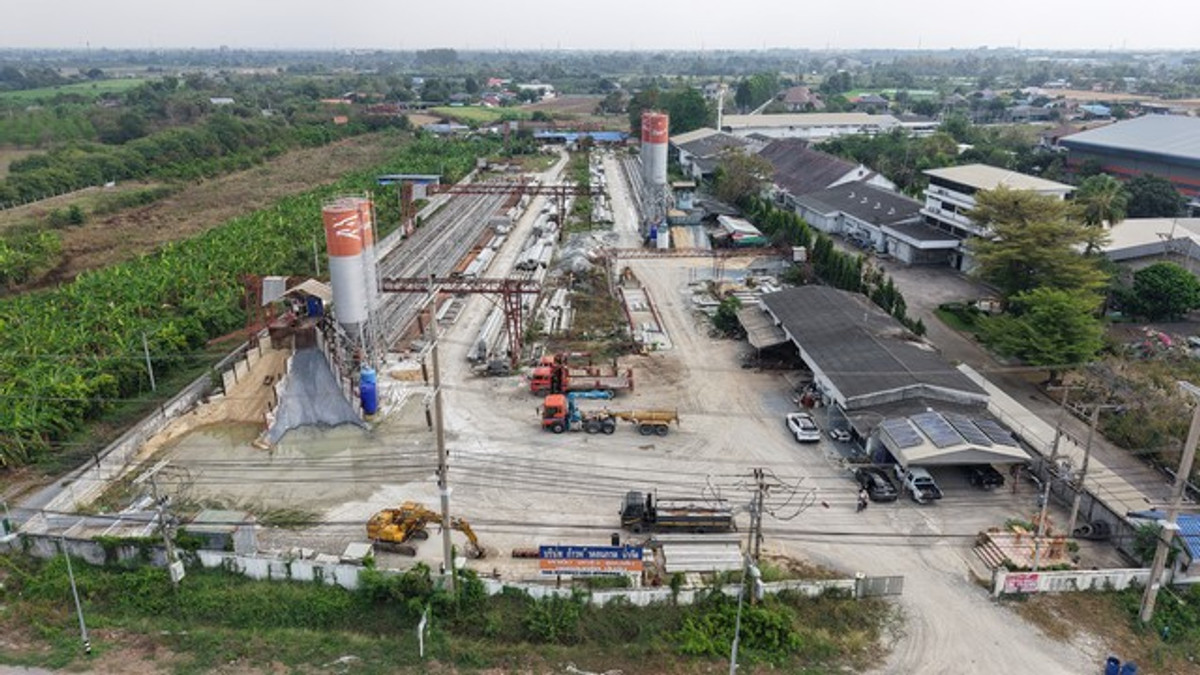 For SaleLandNakhon Pathom : Golden opportunity for investors Land next to Kamphaeng Saen main road, over 9 rai, width 95 meters, high potential location. Continuously growing in Nakhon Pathom