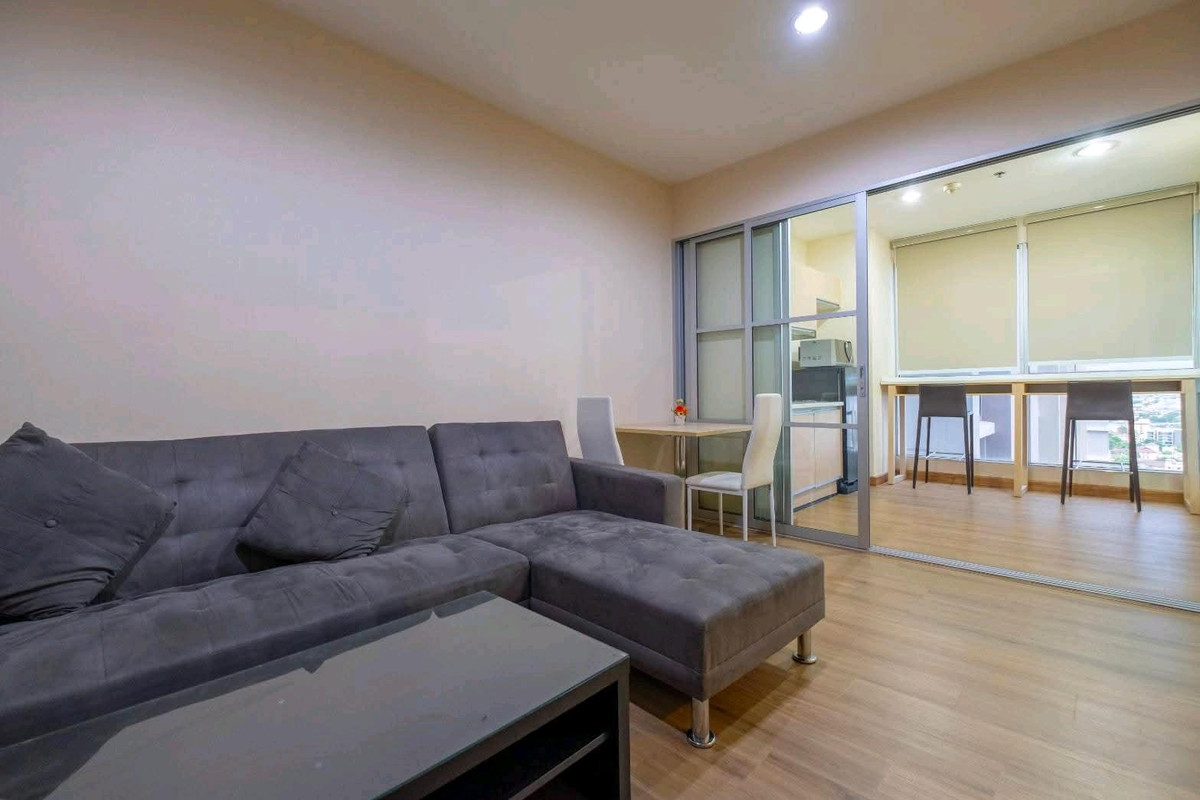 For RentCondoRatchadapisek, Huaikwang, Suttisan : ✨ Condo next to MRT 0 meters, very convenient to travel, high view, open, not blocked, east direction, good wind, morning sun 🌤️