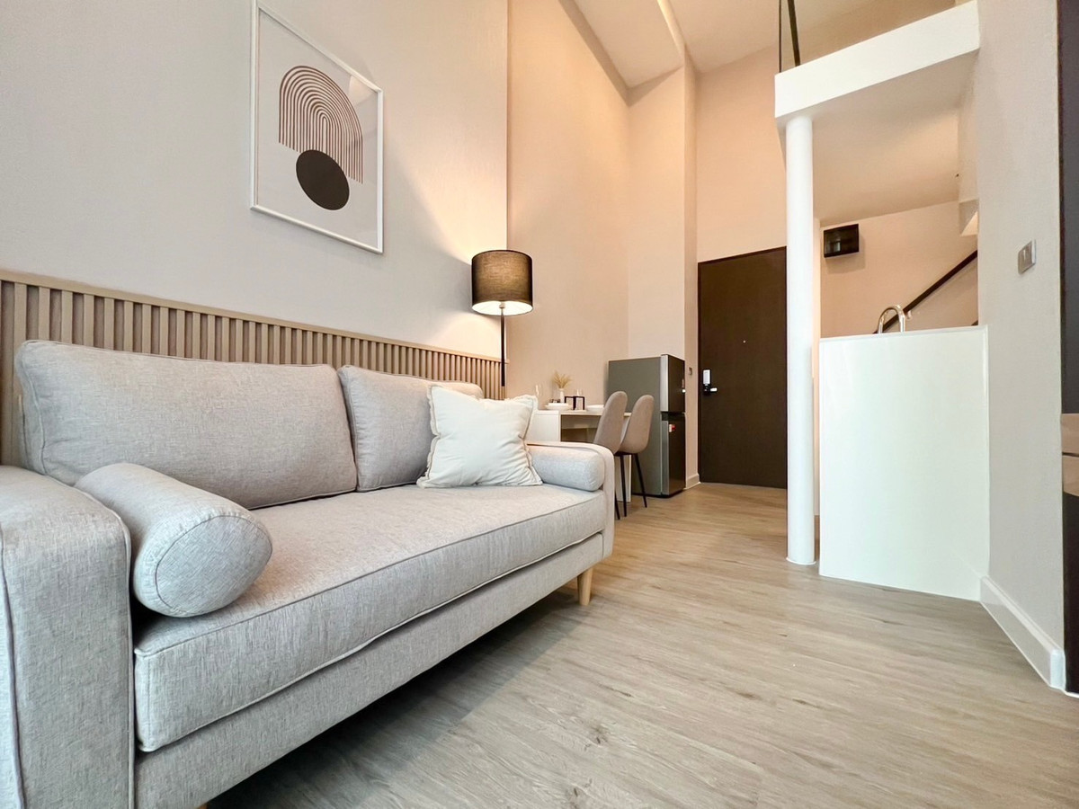 For RentCondoOnnut, Udomsuk : Condo for rent The Sky Sukhumvit Duplex room, beautiful, right on the cover, near Udomsuk BTS.