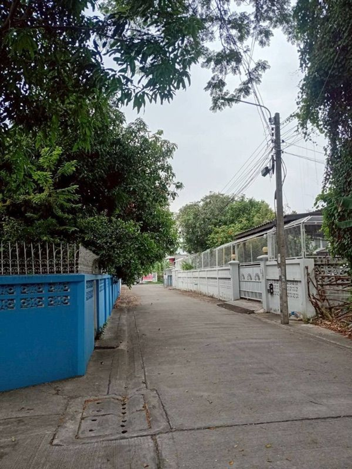 For SaleHouseLadprao101, Happy Land, The Mall Bang Kapi : Corner house 107 sq m, 3 bedrooms, 3 bathrooms, 2-story detached house, Nawamin 70, Bang Kapi.