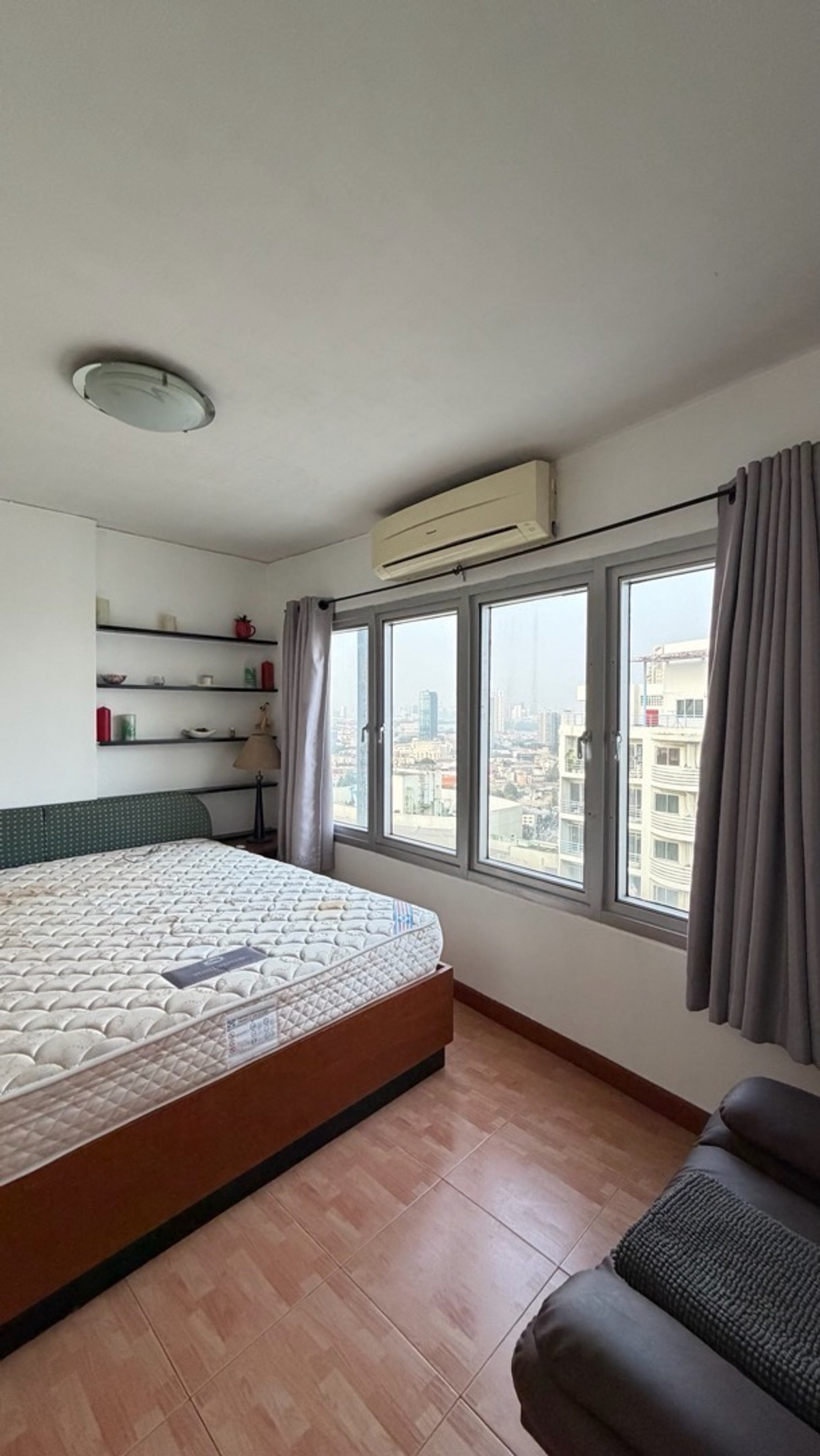 ขายคอนโดพระราม 3 สาธุประดิษฐ์ : SV City พระราม 3 อาคาร 7 ชั้น 26–27 ห้องสูง โปร่ง โล่ง ลมดี หันทิศตะวันออก รับแดดเช้าอ่อน ๆ ไม่ร้อนบ่าย พื้นที่ใช้สอย 179.64 ตร.ม.