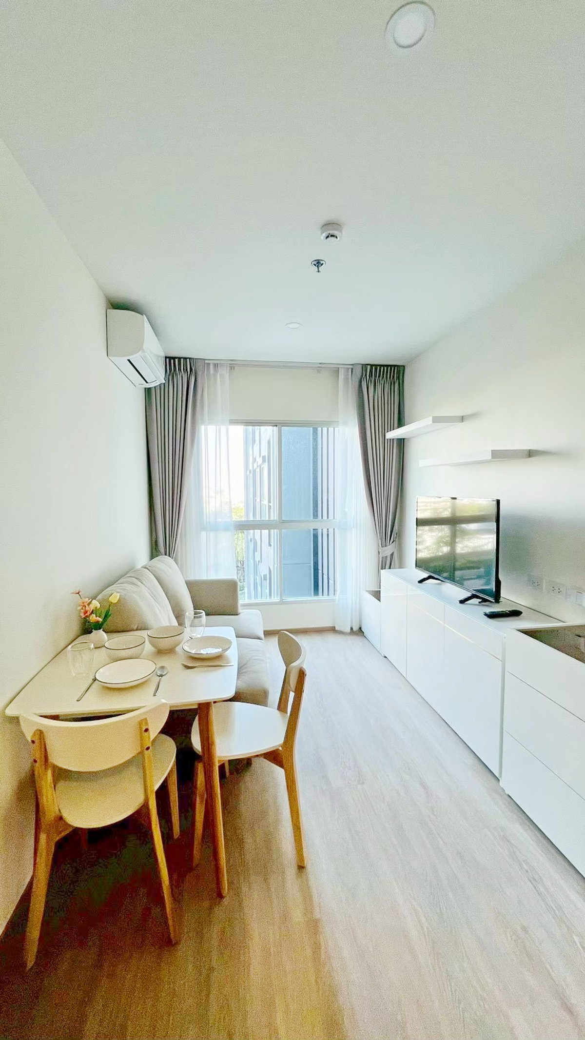 ให้เช่าคอนโดแจ้งวัฒนะ เมืองทอง : ให้เช่า  ลุมพินีเพลส ปากเกร็ดสเตชั่นแจ้งวัฒนะ  วิวสระ มีเครื่องซักผ้า