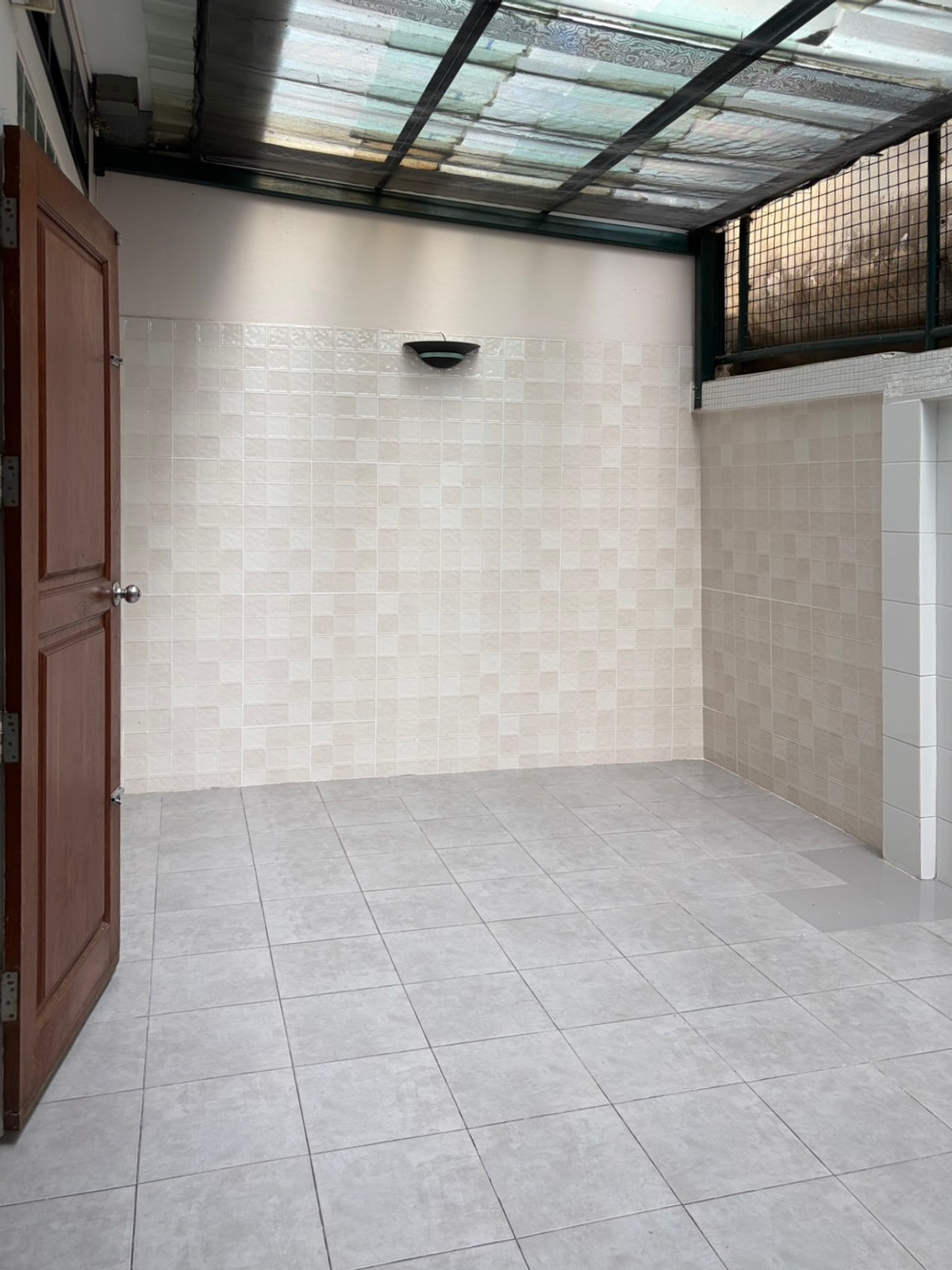 For RentTownhomeSukhumvit, Asoke, Thonglor : For rent, 4-story townhome, Thonglor Soi 7, usable area approximately 400 sq m. • Land 36 square wah • 6 bedrooms / office room • 4 bathrooms