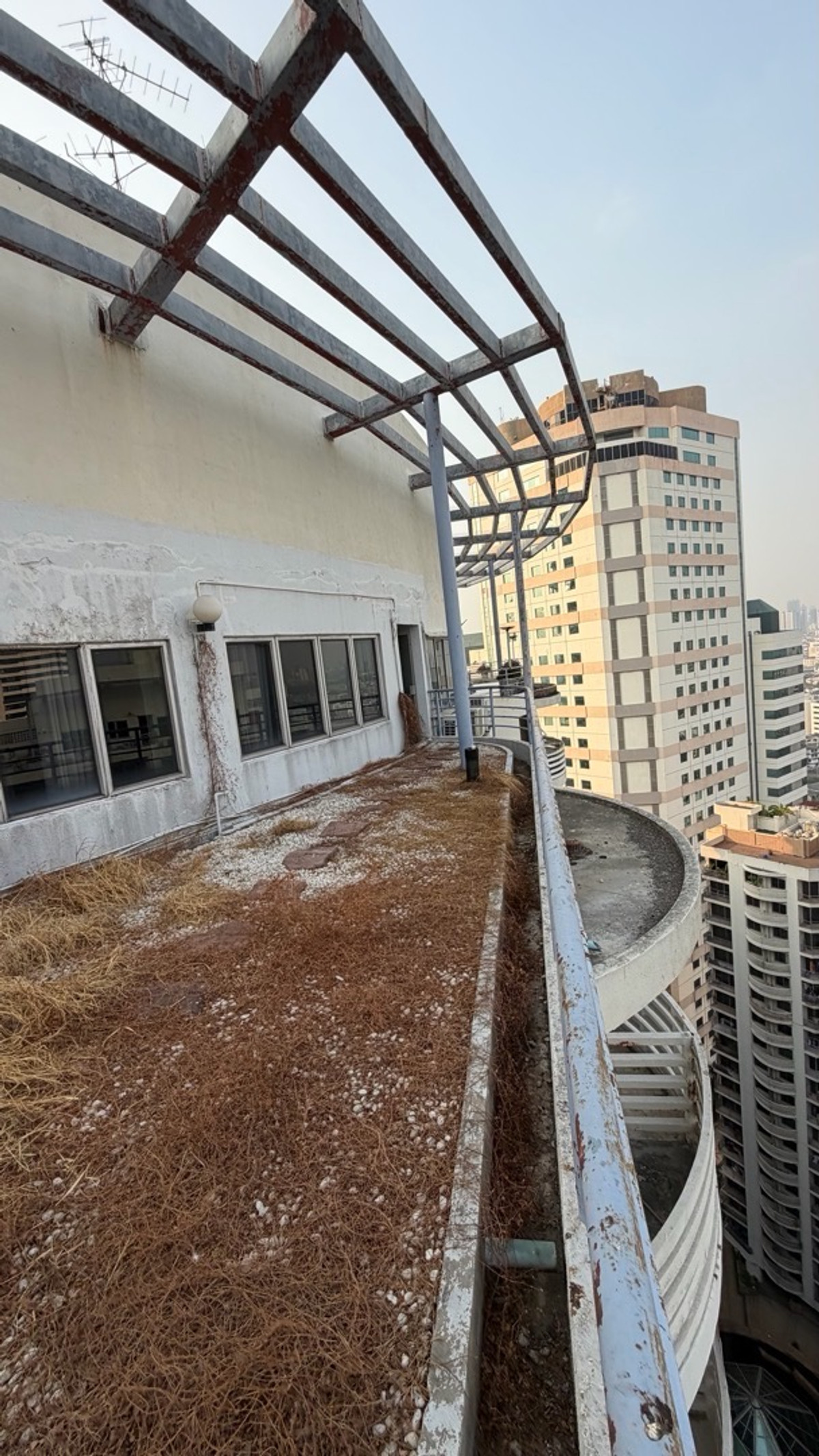 ขายคอนโดพระราม 3 สาธุประดิษฐ์ : SV City พระราม 3 อาคาร 7 ชั้น 26–27 ห้องสูง โปร่ง โล่ง ลมดี หันทิศตะวันออก รับแดดเช้าอ่อน ๆ ไม่ร้อนบ่าย พื้นที่ใช้สอย 179.64 ตร.ม.