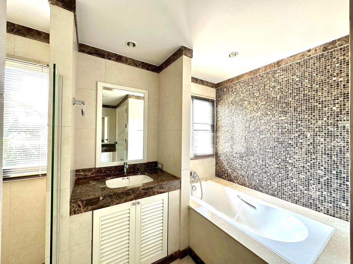 For RentCondoOnnut, Udomsuk : Condo for rent, Baan Ananda, Ekkamai area, near BTS Ekkamai, near Major Cineplex Ekkamai.