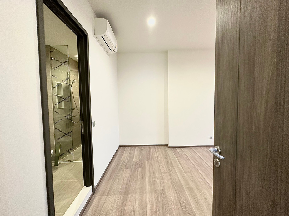 ขายคอนโดสาทร นราธิวาส :  High floor!!!!  Fully furnished 2 Bed 3 Baht  Tell 0962299444