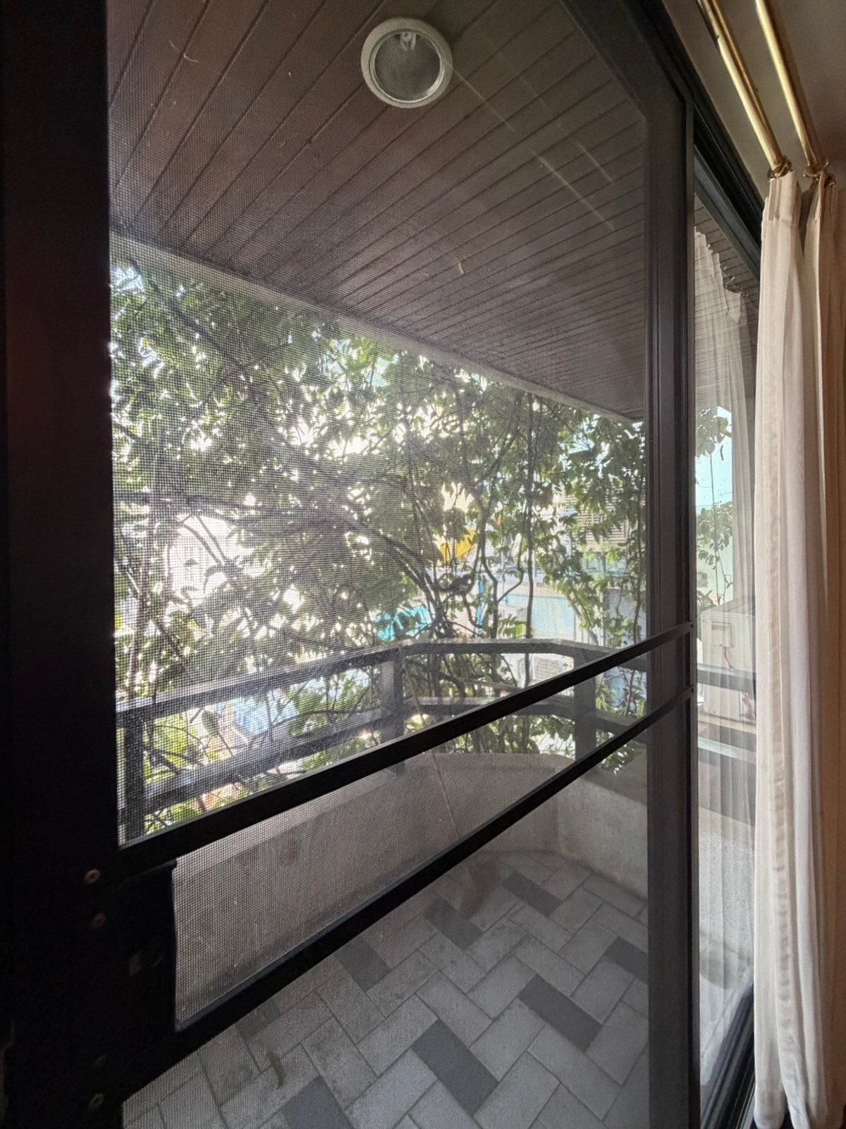 For RentTownhomeSukhumvit, Asoke, Thonglor : For rent, 4-story townhome, Thonglor Soi 7, usable area approximately 400 sq m. • Land 36 square wah • 6 bedrooms / office room • 4 bathrooms