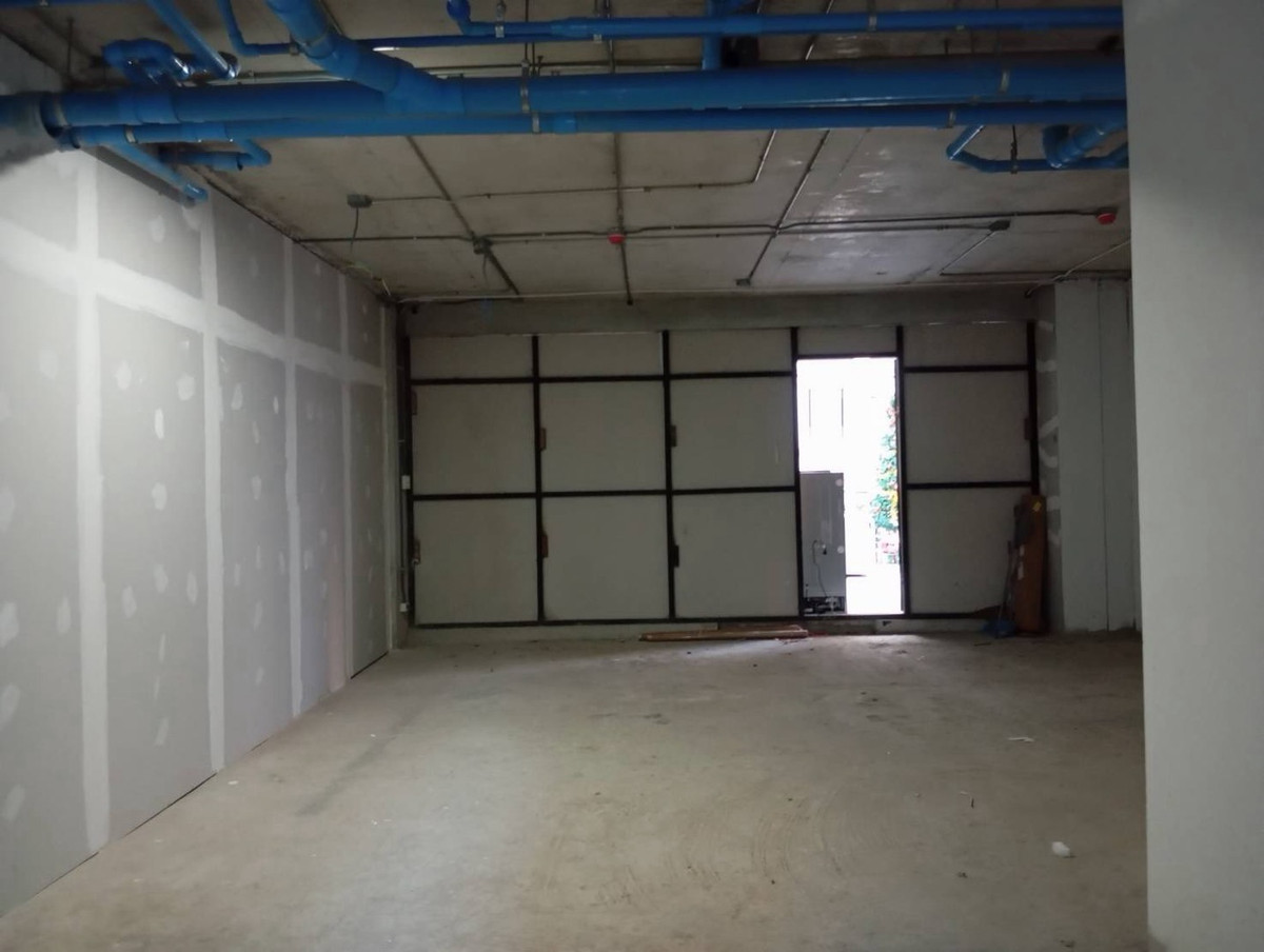 ให้เช่าร้านค้า/ตลาดนัดสุขุมวิท อโศก ทองหล่อ : ให้เช่าพื้นที่ค้าขาย สุขุมวิท 15 ขนาด 80 ตร.ม ทำเลศักยภาพ ใกล้ BTS อโศก เหมาะสำหรับร้านค้าหรือธุรกิจบริการในย่านใจกลางเมือง
