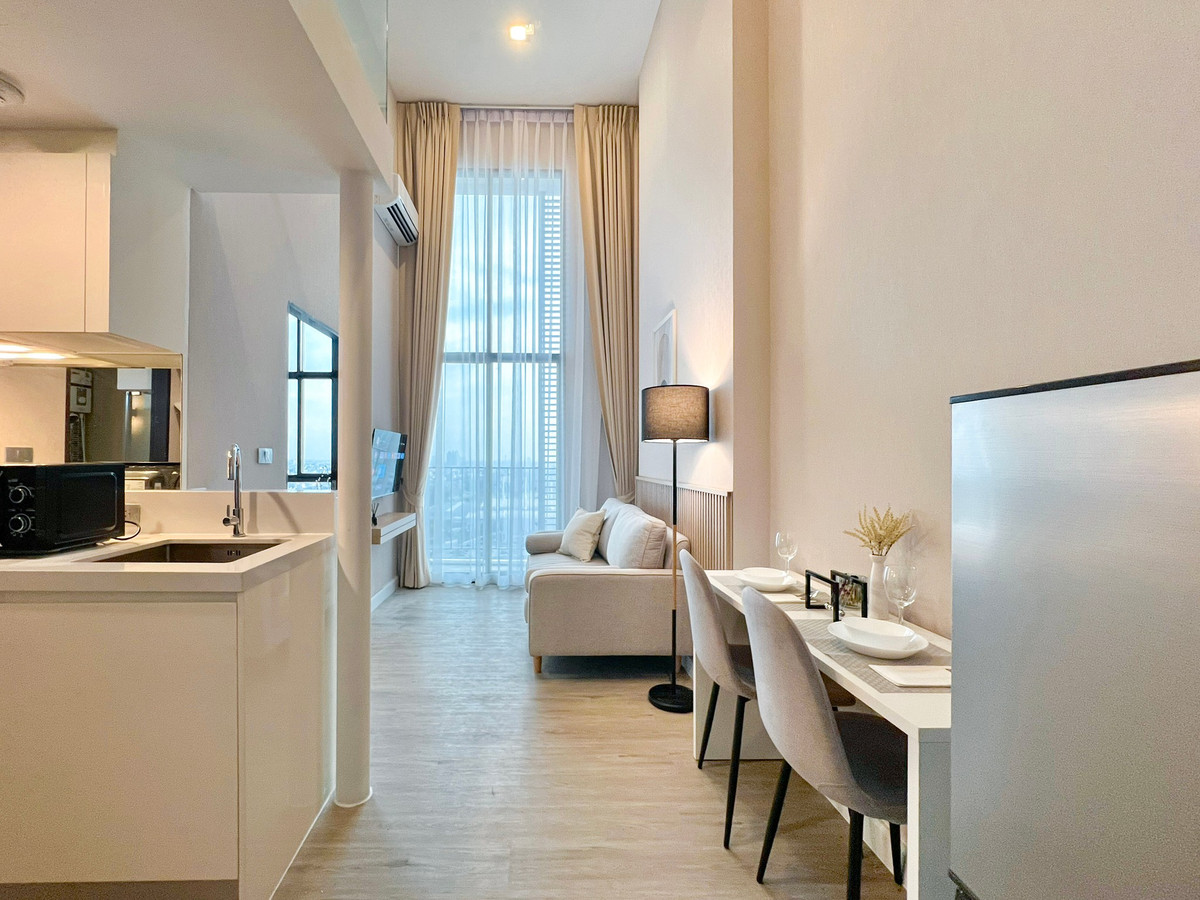 For RentCondoOnnut, Udomsuk : Condo for rent The Sky Sukhumvit Duplex room, beautiful, right on the cover, near Udomsuk BTS.