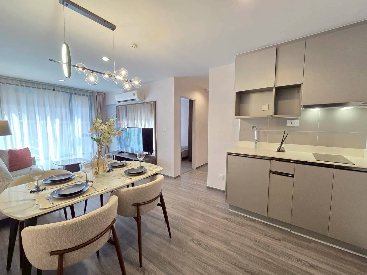 For RentCondoSukhumvit, Asoke, Thonglor : 2 bedrooms, 2 bathrooms, 2 parking spaces, ready to move in, near BTS Ekkamai.