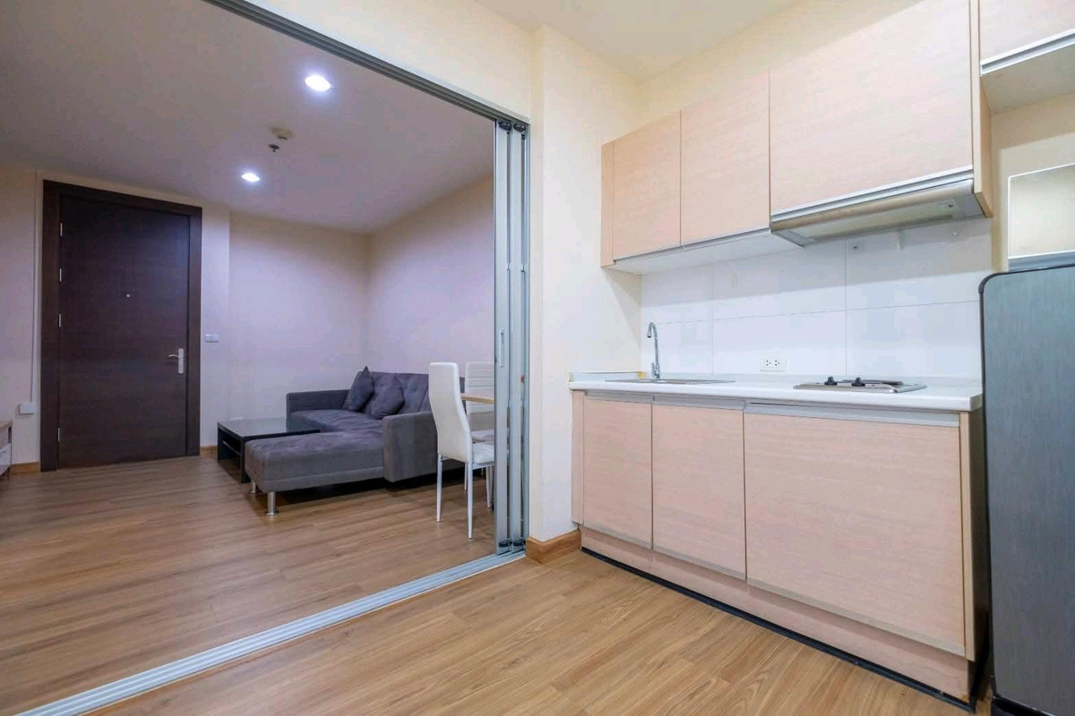 For RentCondoRatchadapisek, Huaikwang, Suttisan : ✨ Condo next to MRT 0 meters, very convenient to travel, high view, open, not blocked, east direction, good wind, morning sun 🌤️