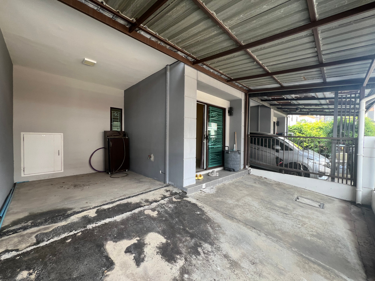 For SaleTownhomePattanakan, Srinakarin : For Sale: 2-Storey Townhome at Pruksa Ville 73 Pattanakarn 38 | Balinese-Modern Design | Near Airport Rail Link Huamak & BTS On Nut