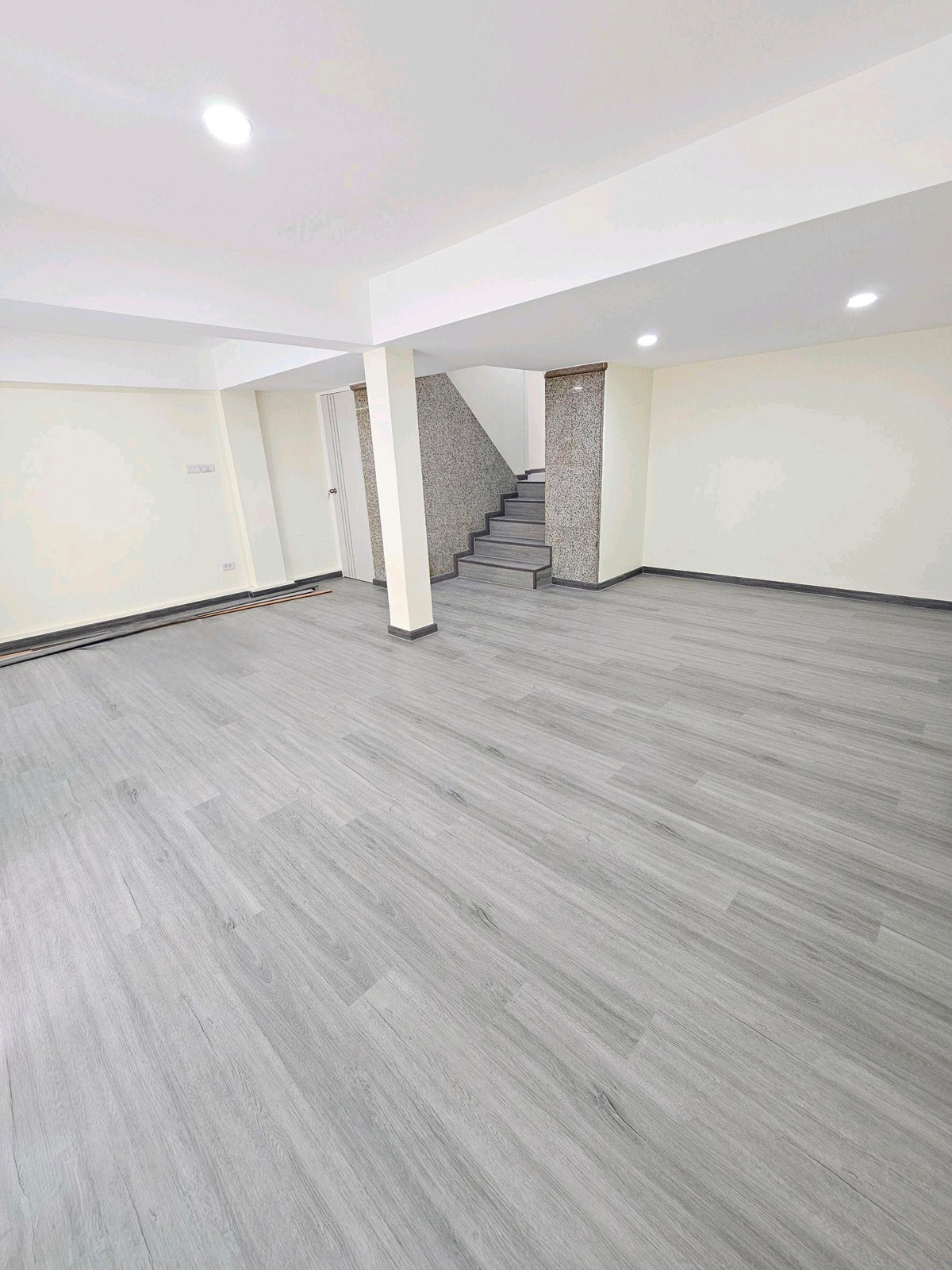 For SaleHome OfficeChokchai 4, Ladprao 71, Ladprao 48, : For sale cheap 🎉 4-story home office, Nakniwat 22, newly decorated, beautiful, ready to move in, 4 bedrooms, 3 bathrooms, 28 sq m, near 7-11 market, very good location ☎️ 094-429-7915 (Ple)