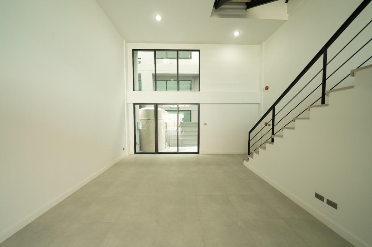 For RentHome OfficePattanakan, Srinakarin : 🔥Rent Now+🔥 Nirvana @Work Krungthep Kreetha