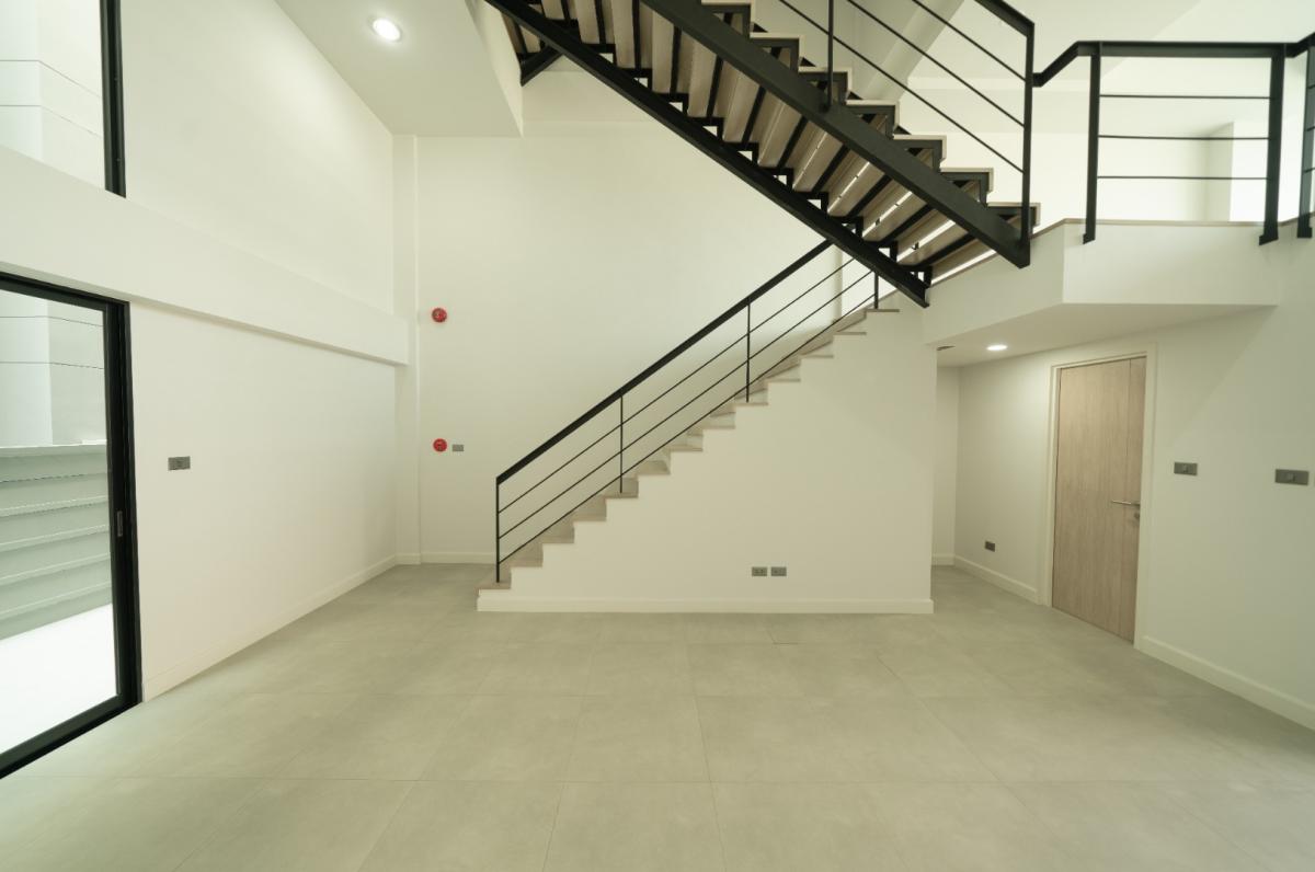 For RentHome OfficePattanakan, Srinakarin : 🔥Rent Now+🔥 Nirvana @Work Krungthep Kreetha